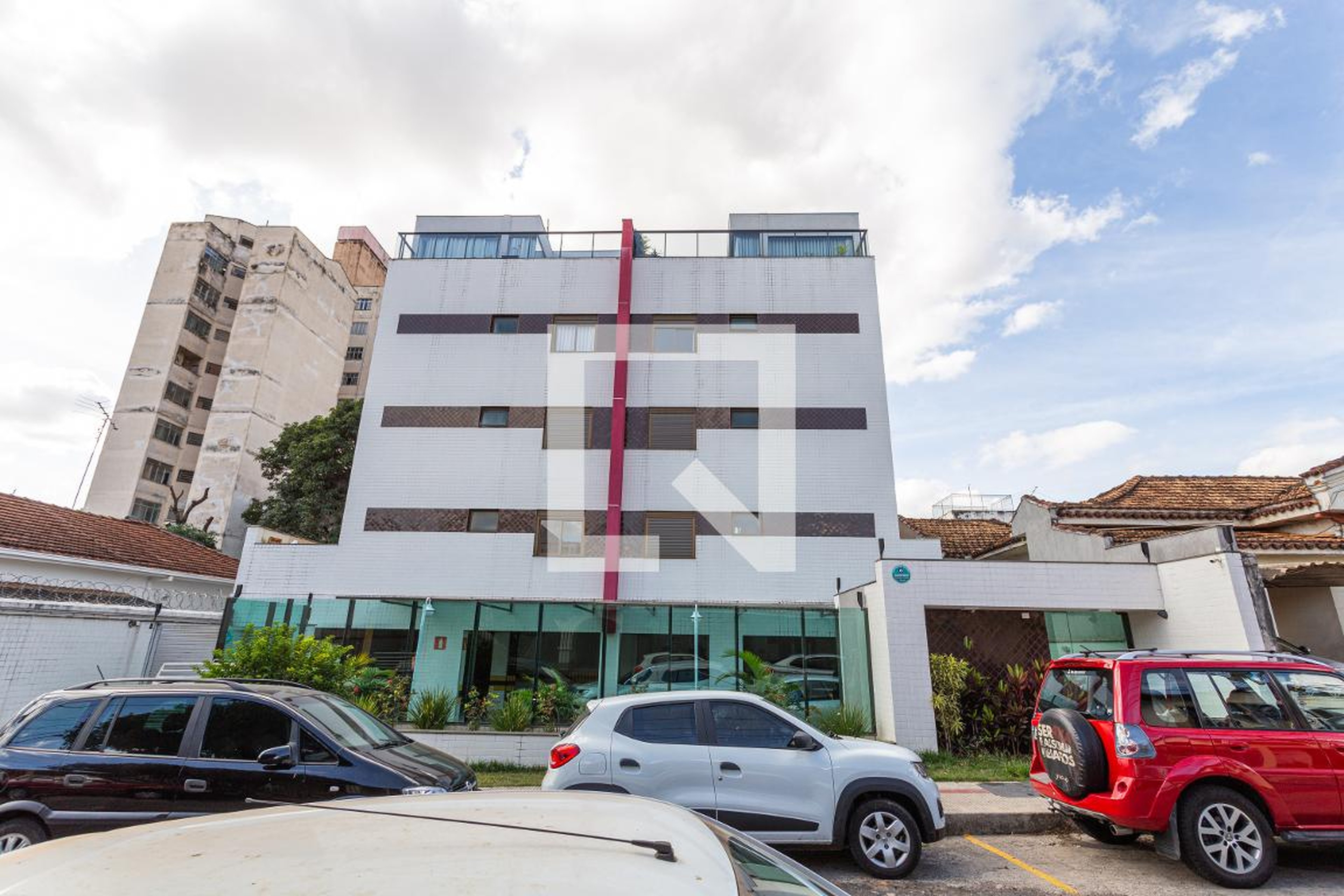 Fachada Condomínio em Rua Teixeira Magalhães, 106