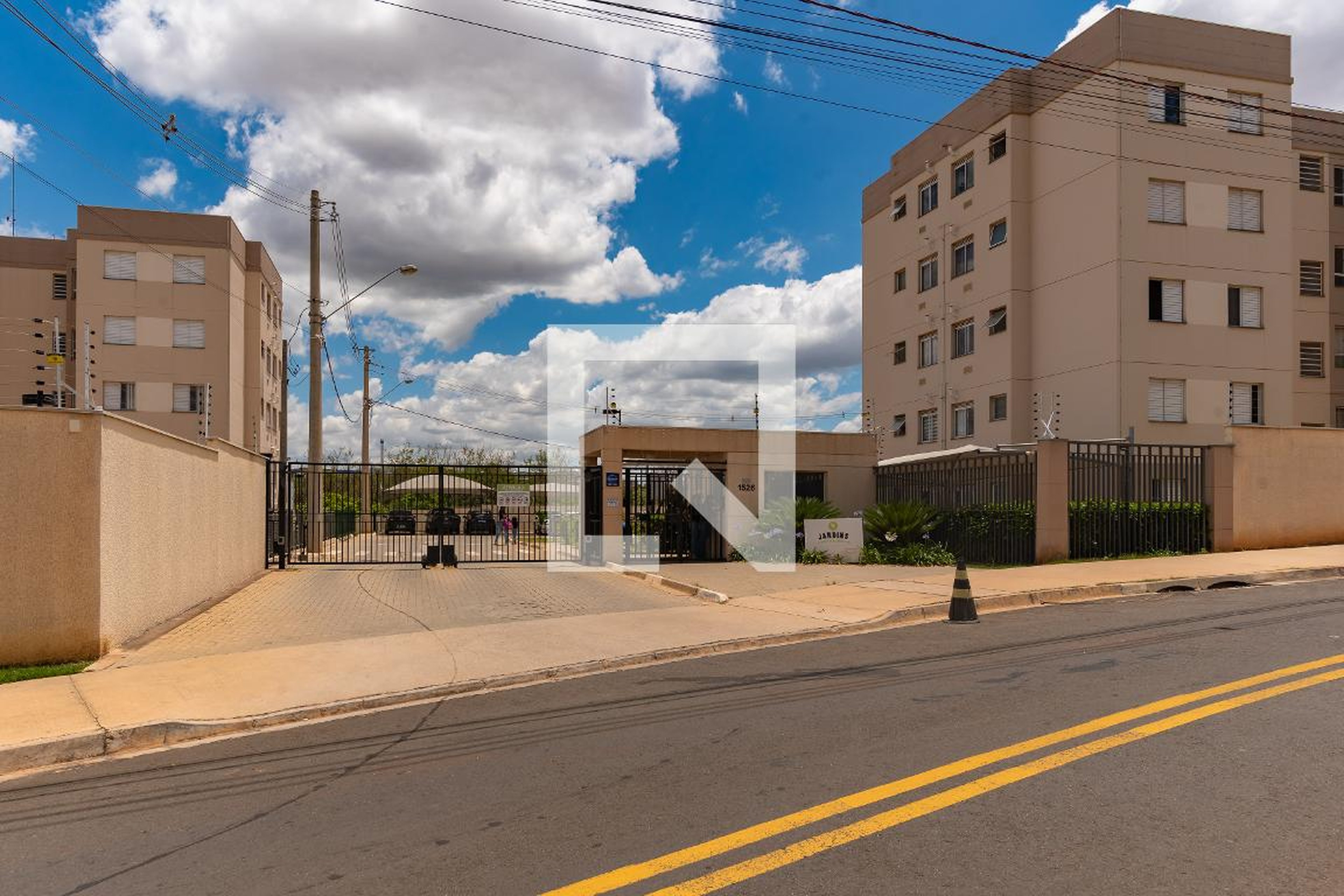 Fachada do Condomínio Condomínio em Rua Três, 1526