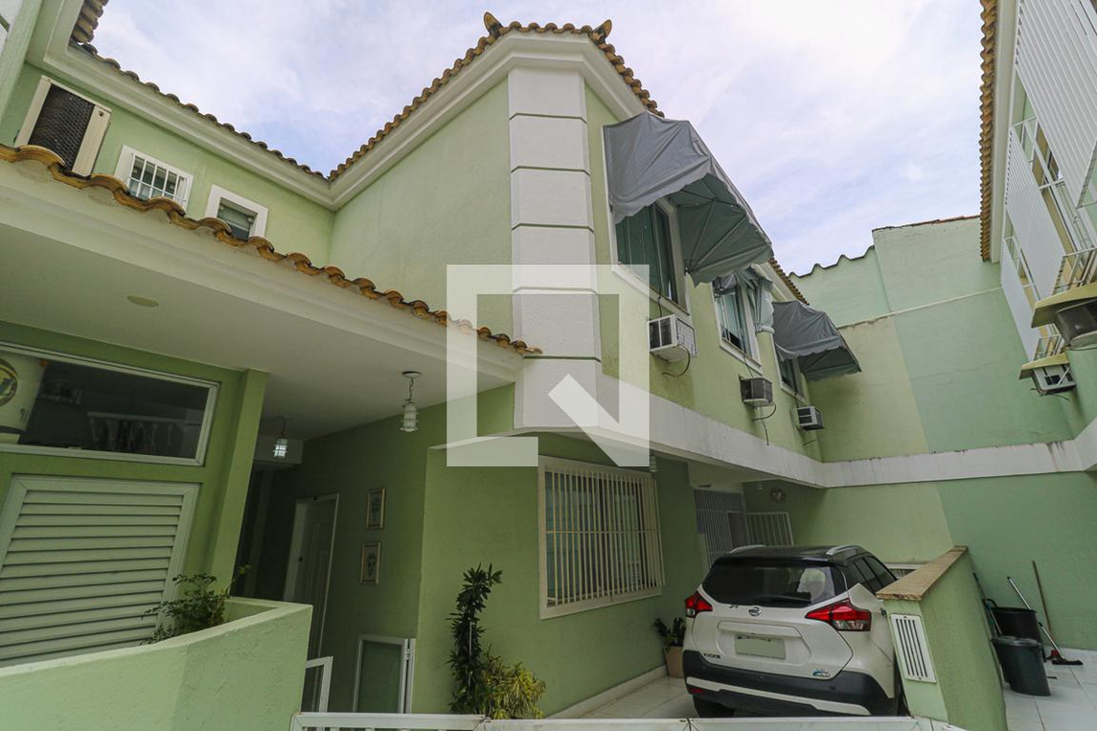 Fachada Condomínio em Rua Moreira Sampaio, 12