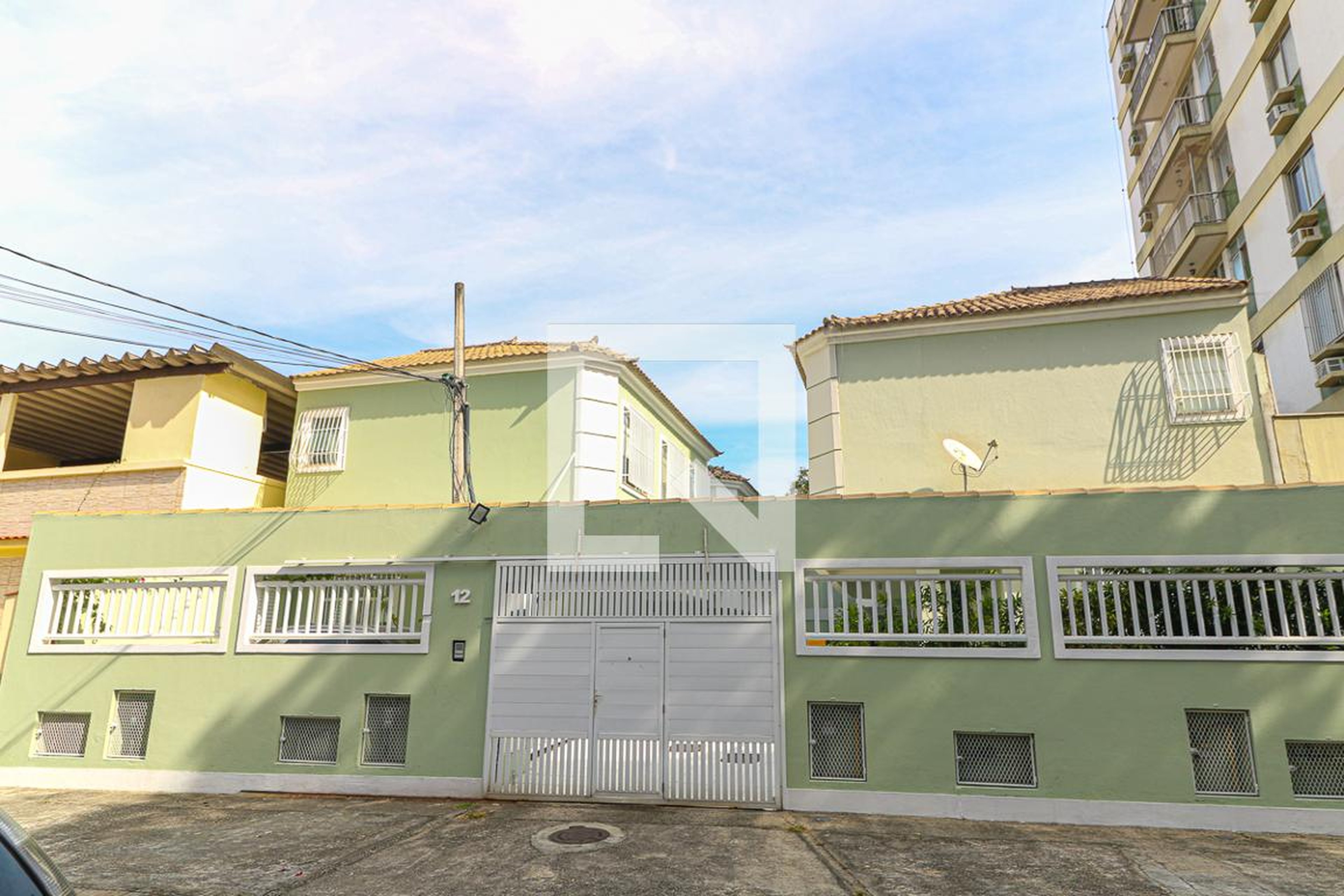 Fachada do Condomínio Condomínio em Rua Moreira Sampaio, 12