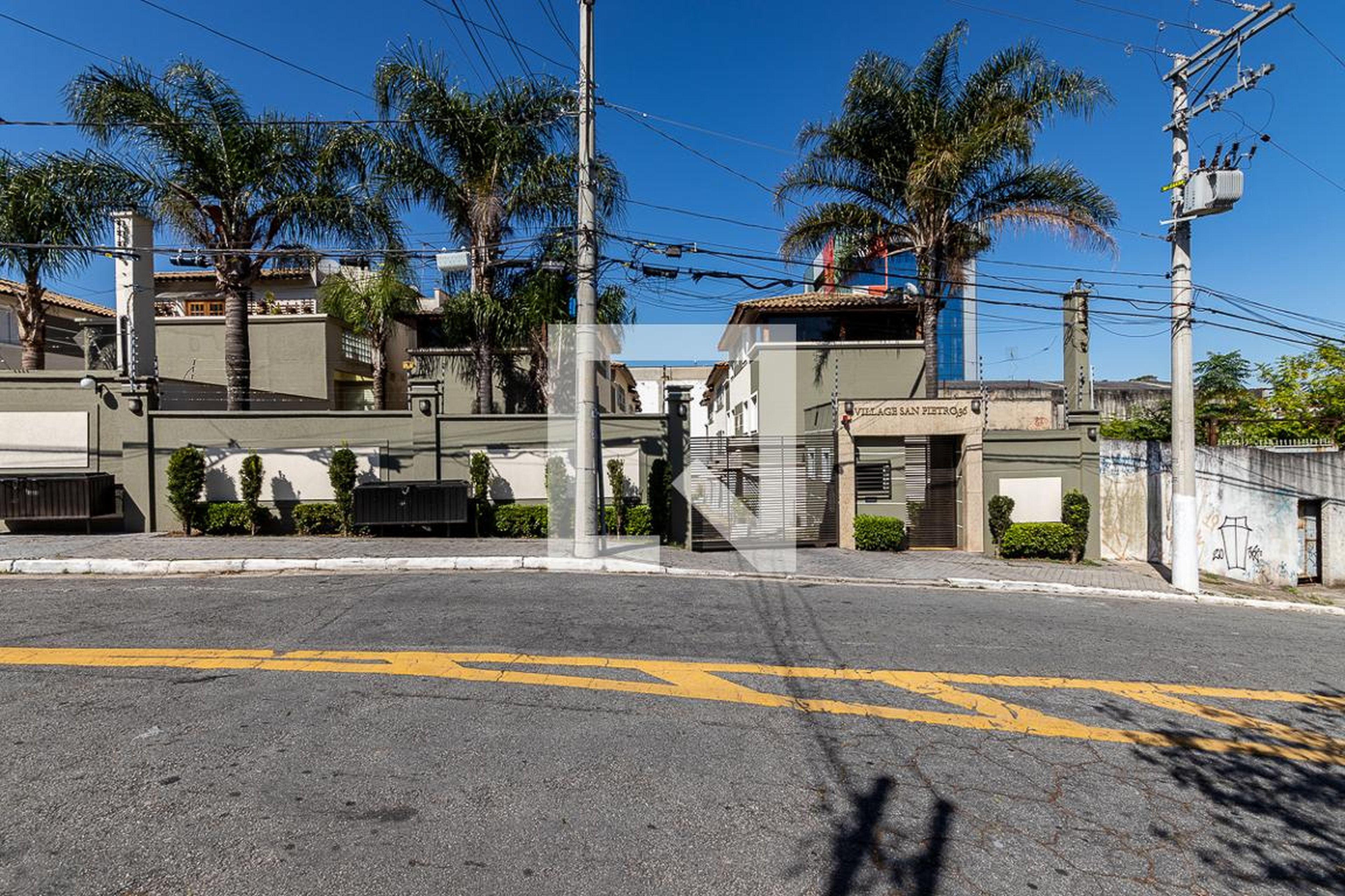 Fachada Condomínio em Rua Belém de São Francisco, 36