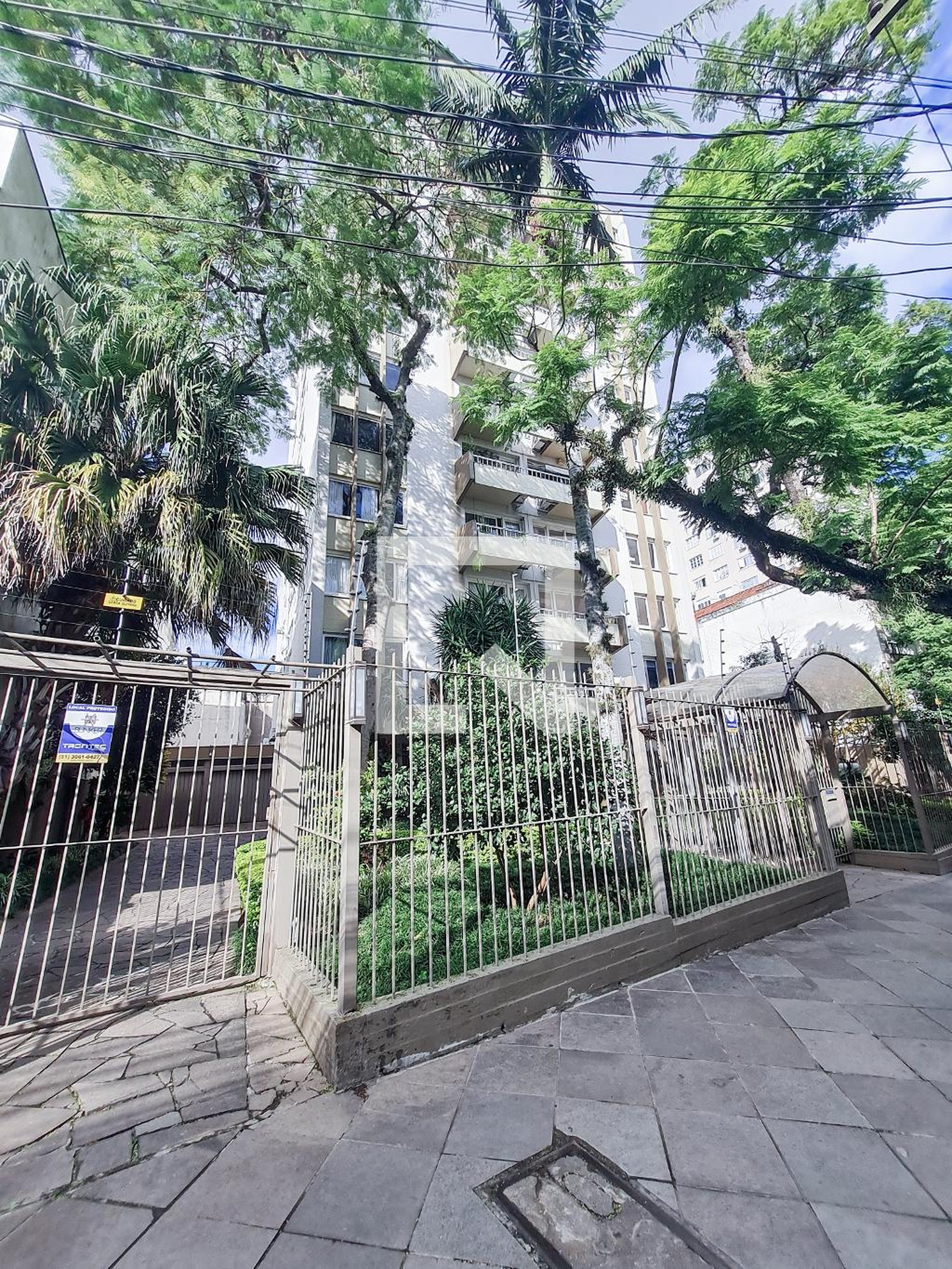 Fachada do Condomínio Edifício Solar Vitoria