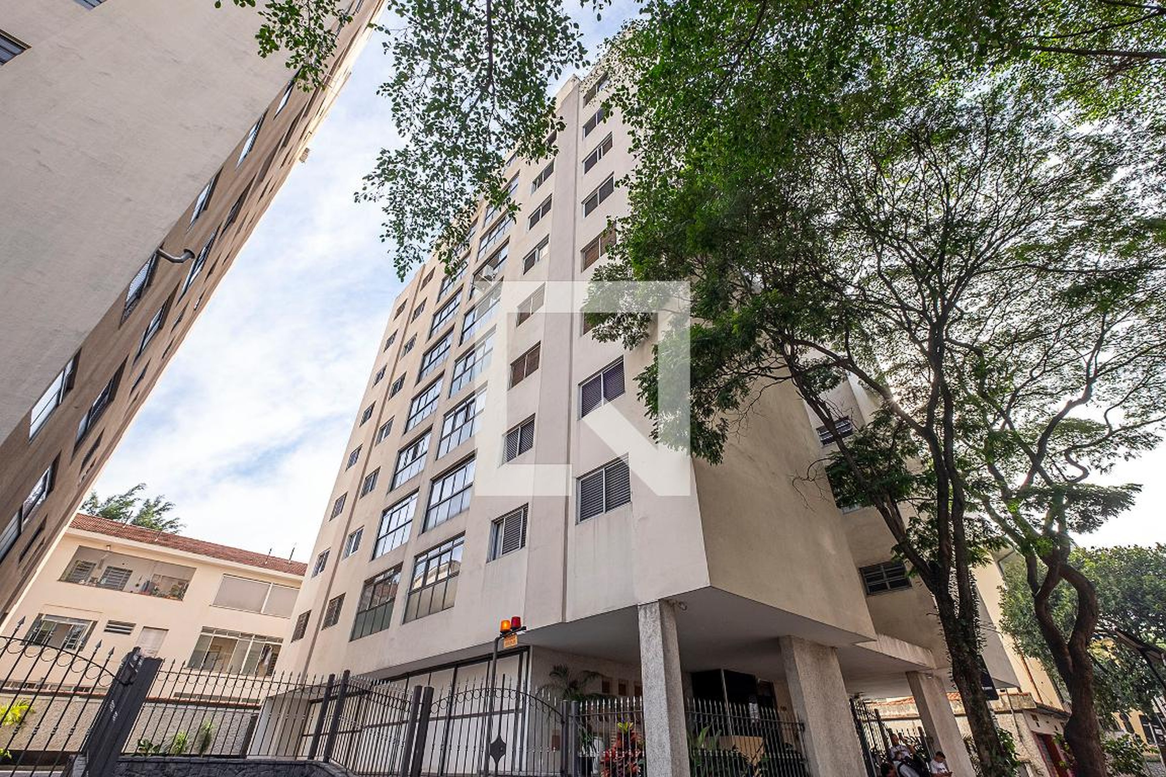 Fachada Condomínio em Rua Artur de Azevedo, 1764