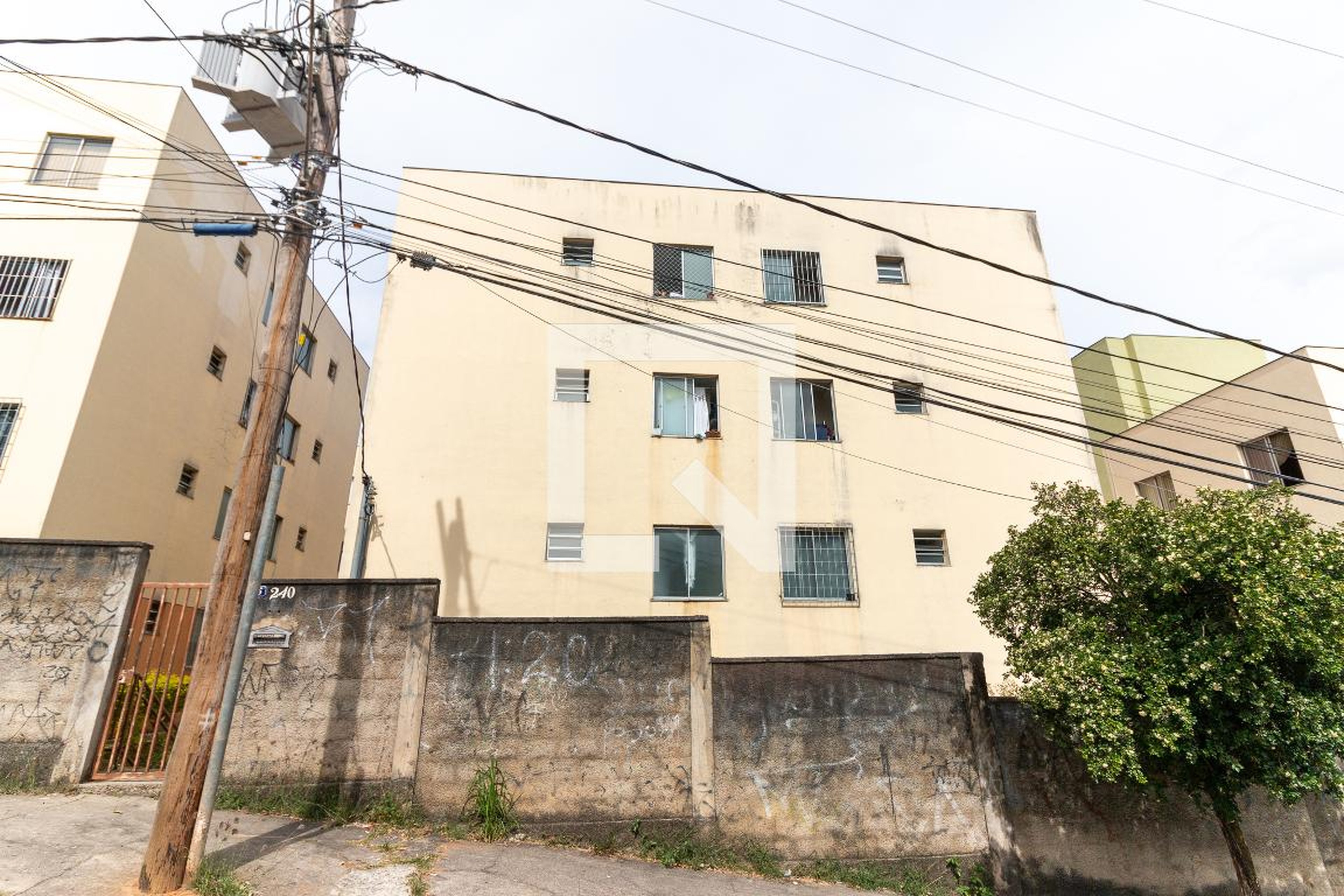 Fachada do Condomínio Condomínio em Rua João Soares Guimarães, 155