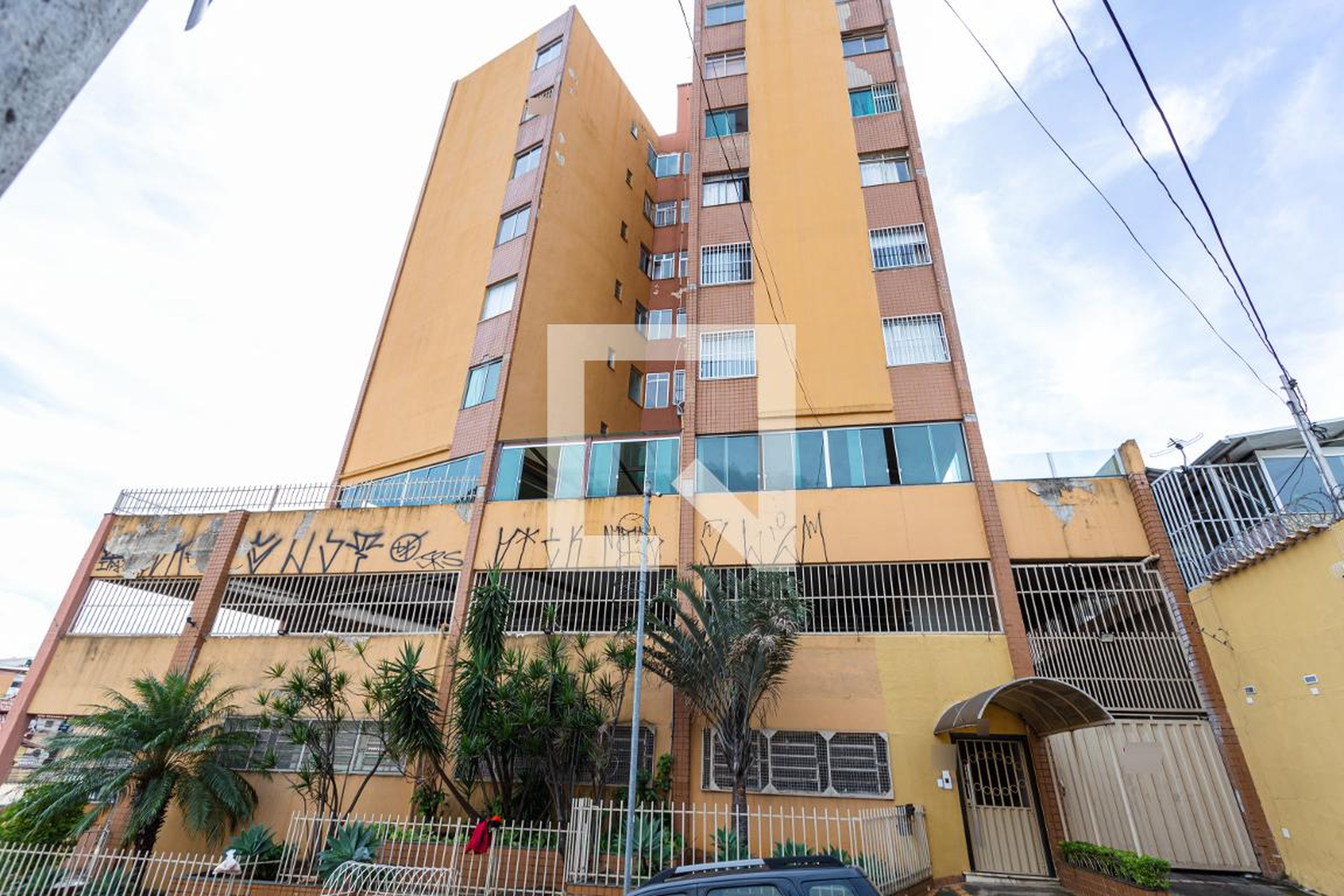 Fachada Condomínio em Rua Luiza Chequer Santos, 403