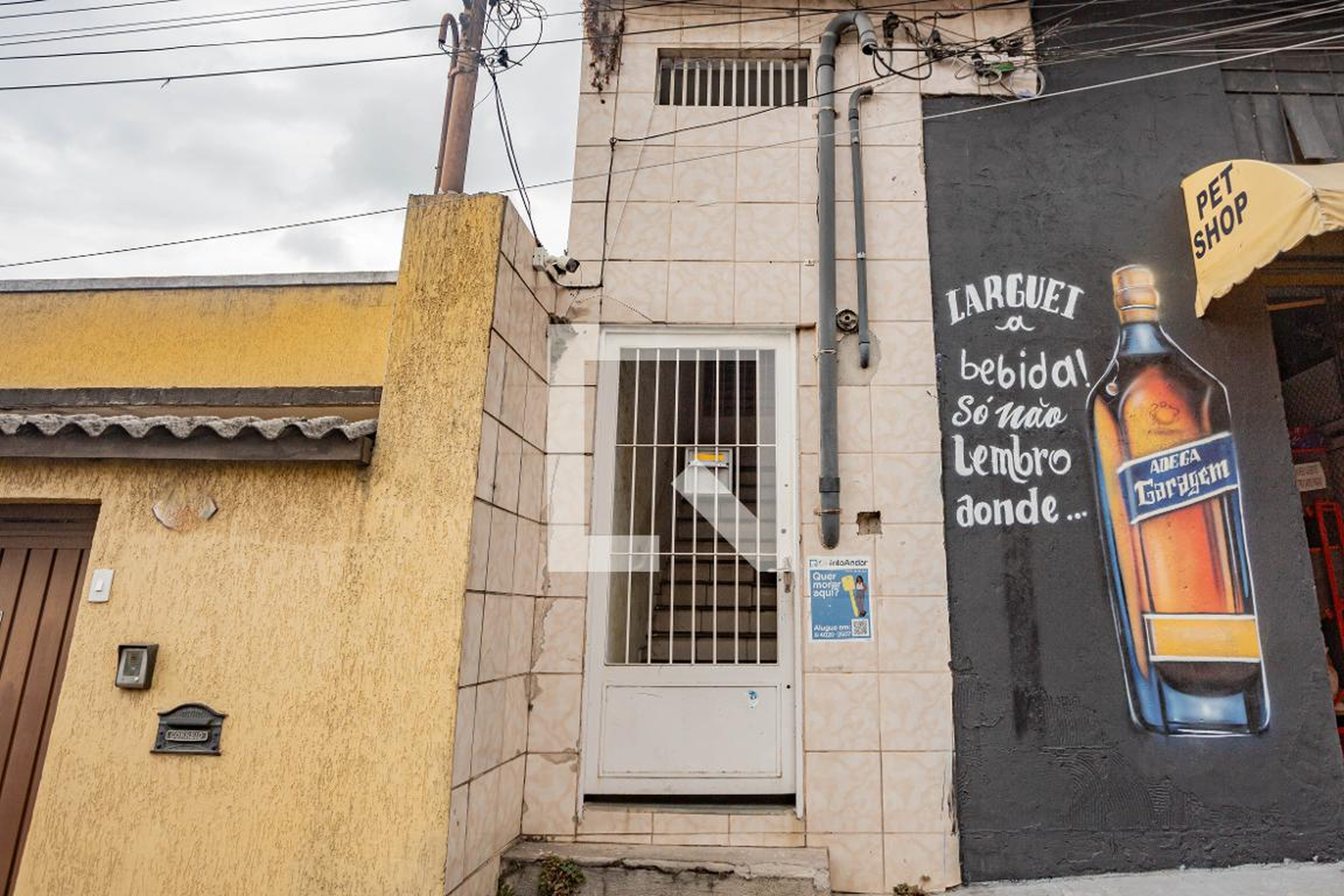 Fachada Condomínio em Rua Jean de La Huerta, 973