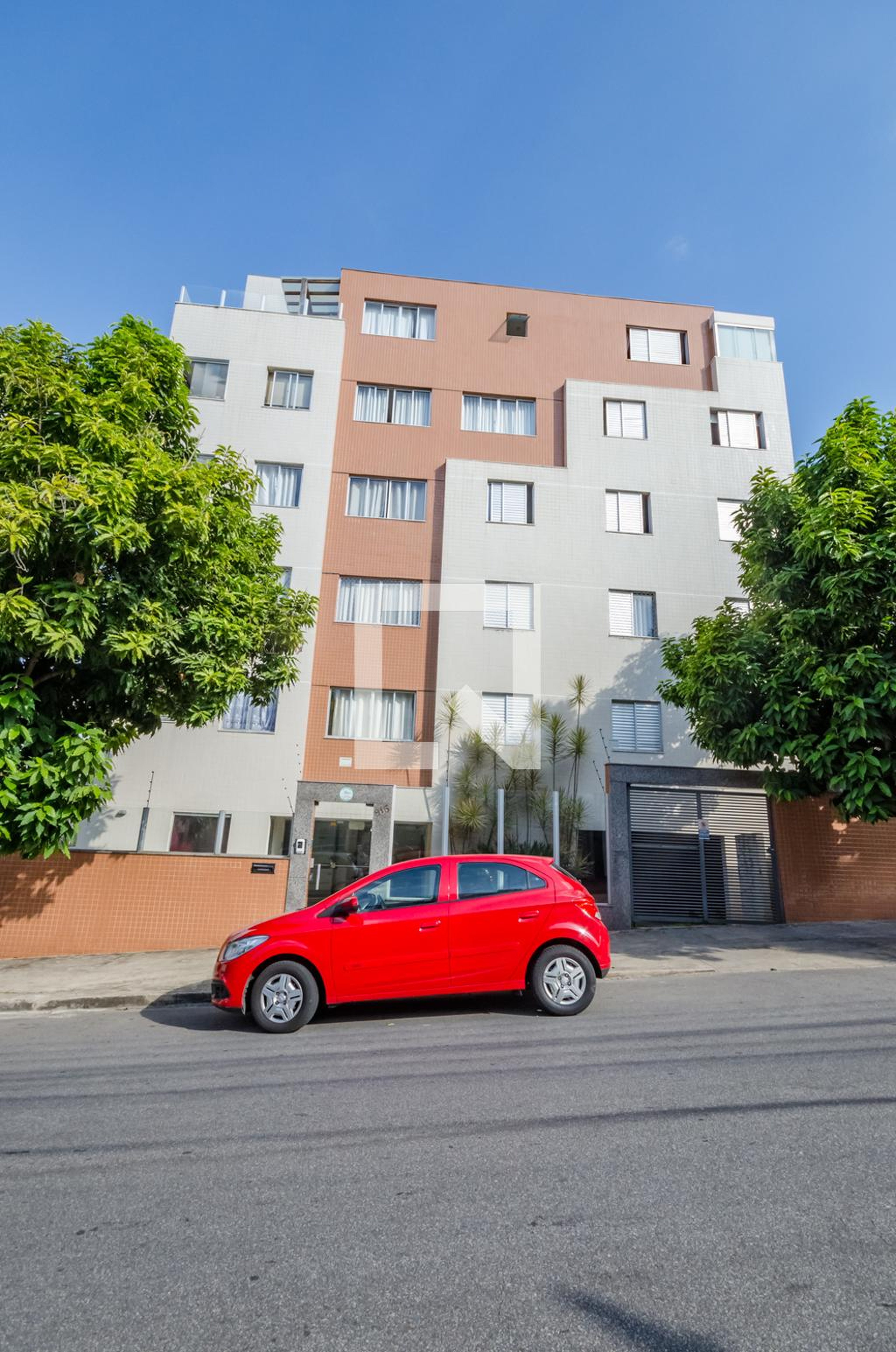 Fachada Condomínio em Rua Francisco Bicalho, 915