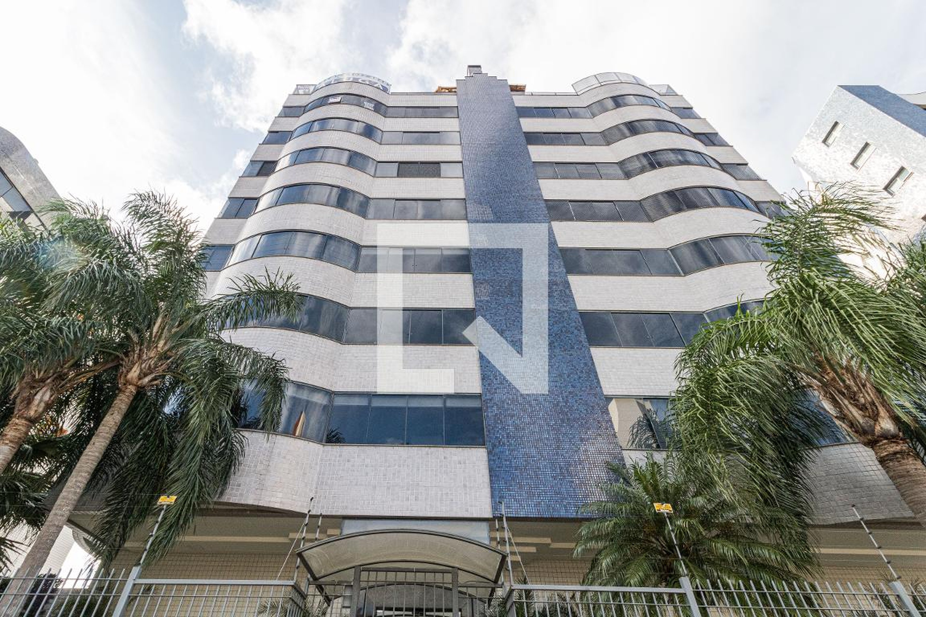 Fachada do Prédio Condomínio em Rua Maestro Salvador Campanella, 244