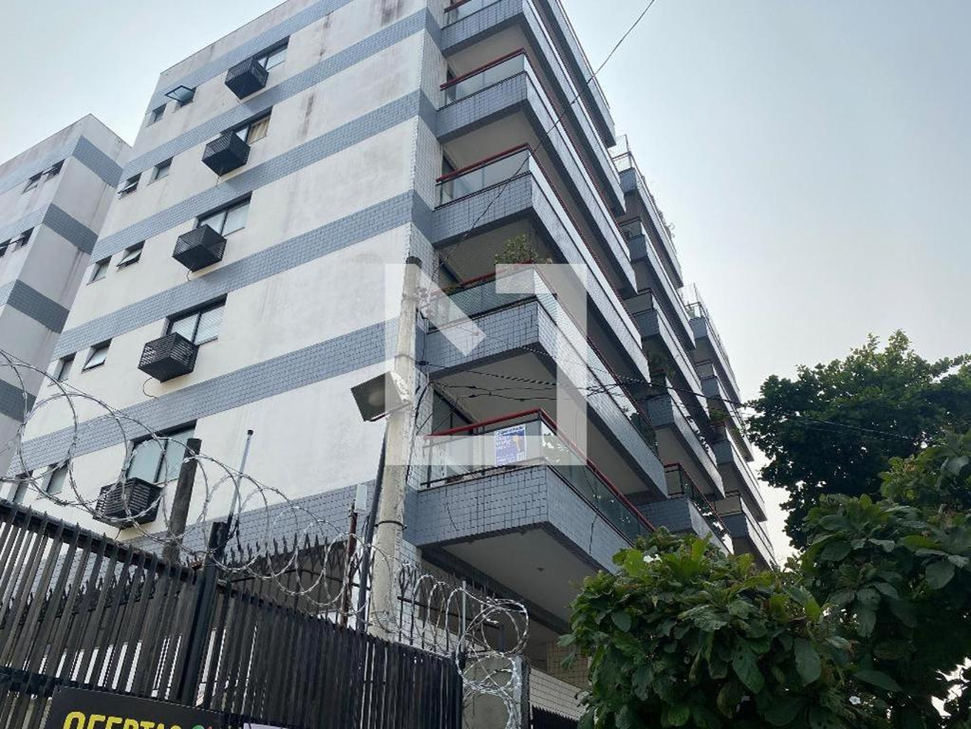 Fachada Condomínio em Rua Comandante Rubens Silva, 398