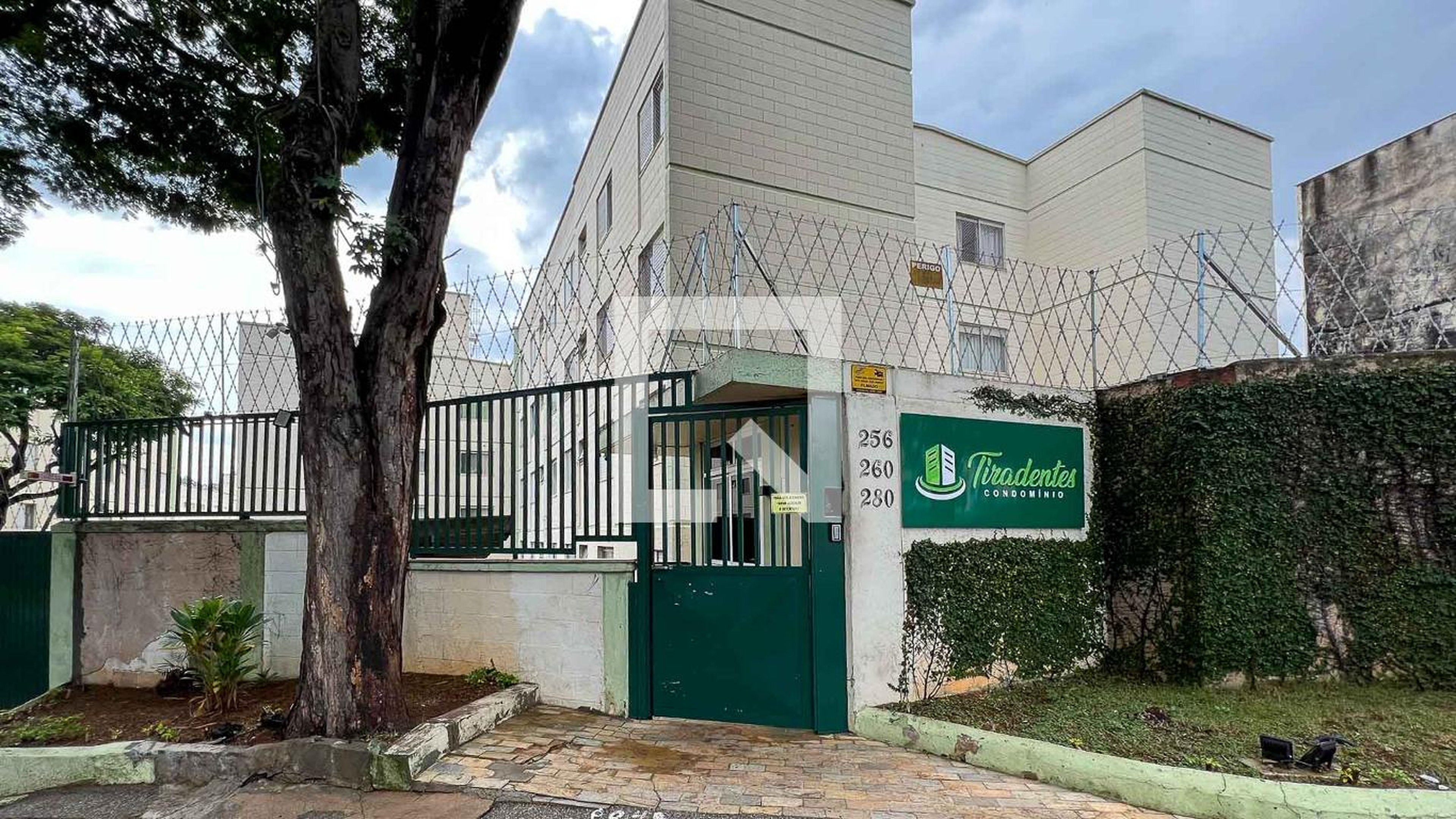 Fachada do Condomínio Condomínio em Rua Tiradentes, 100