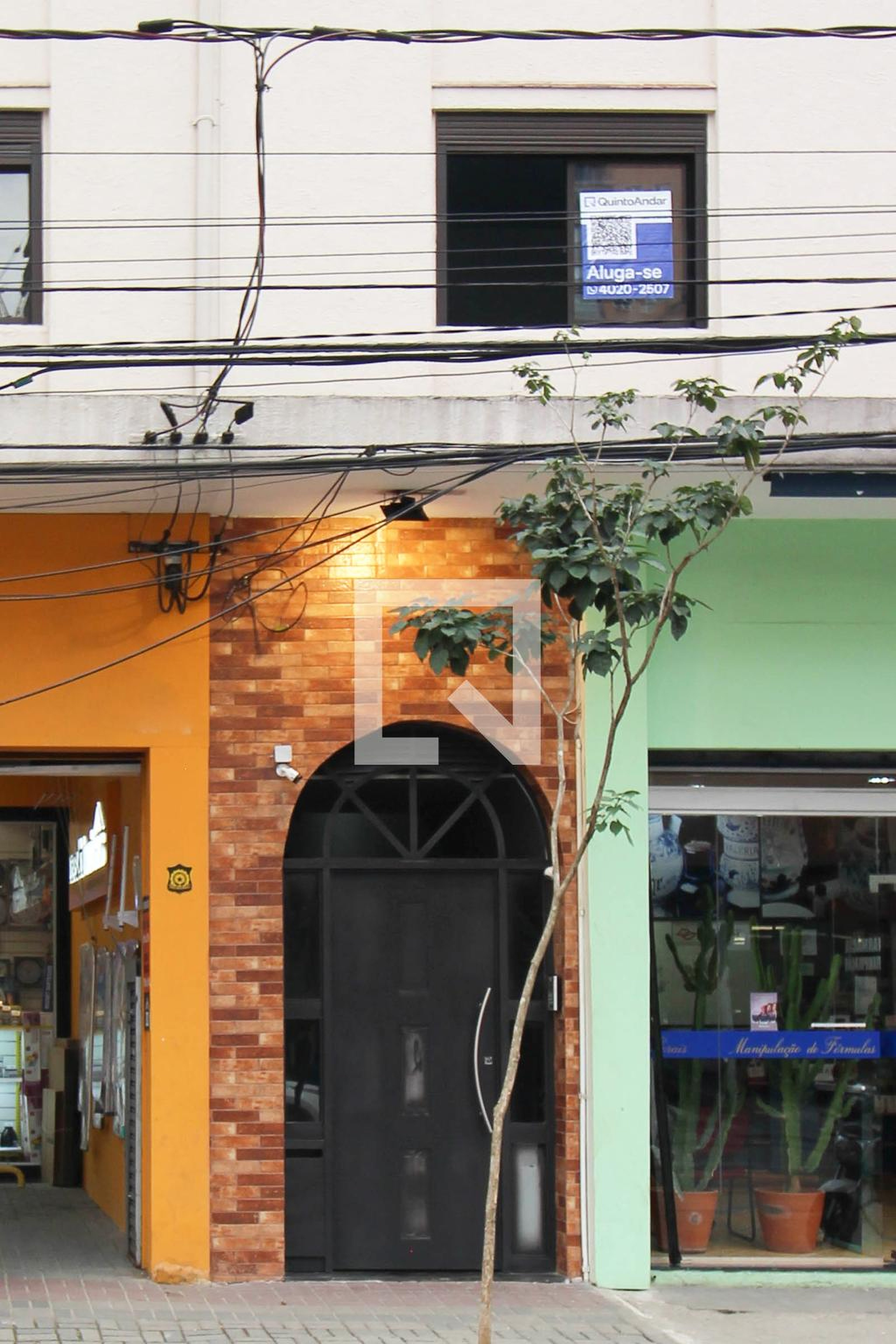 Fachada Condomínio em Rua Afonso Braz, 452