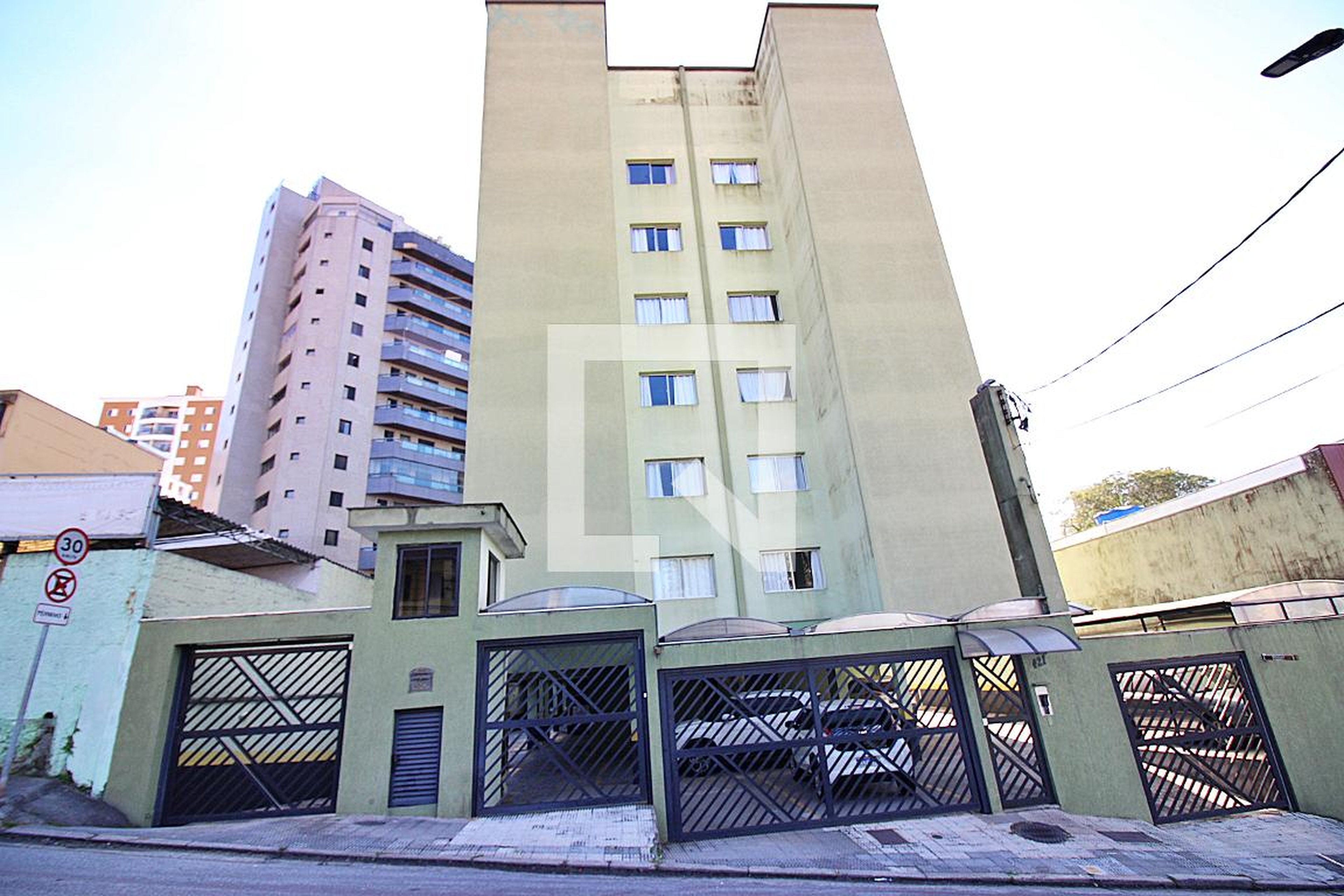 Fachada Condomínio em Rua Sarmento de Beires, 301