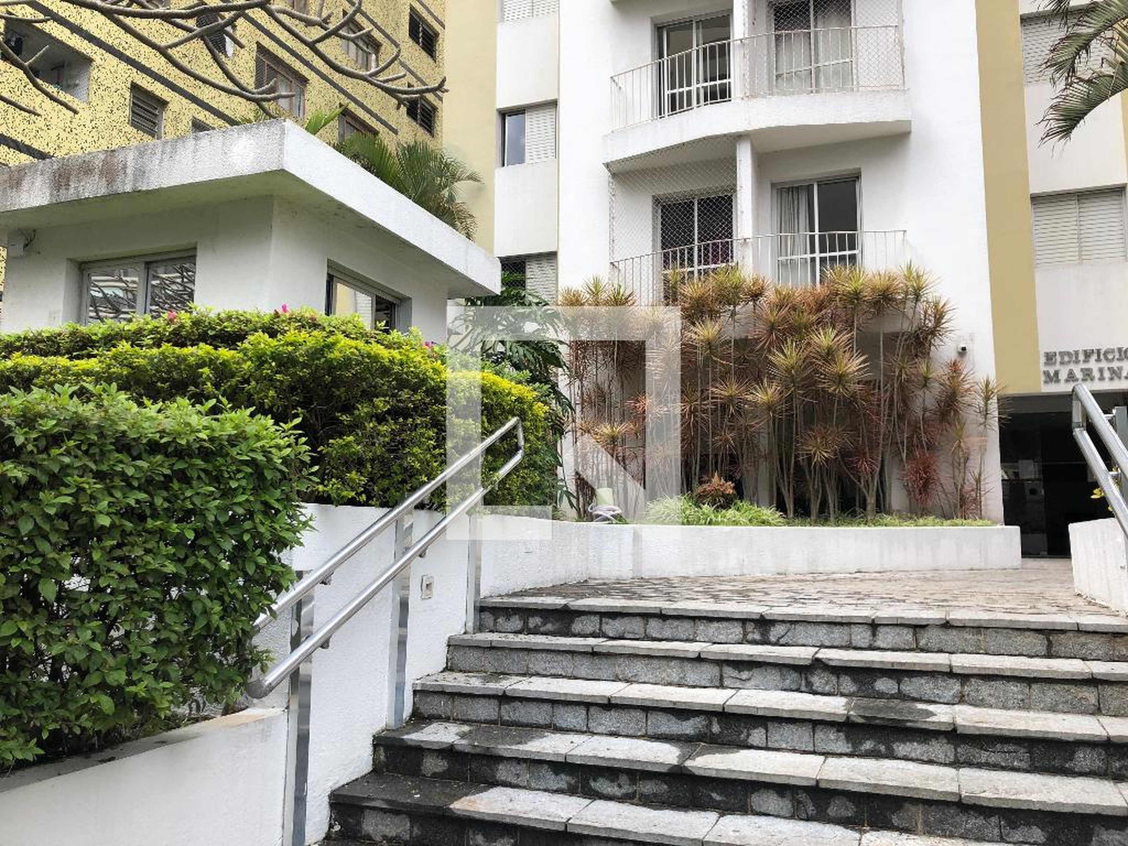 Fachada do Condomínio Condomínio Marina