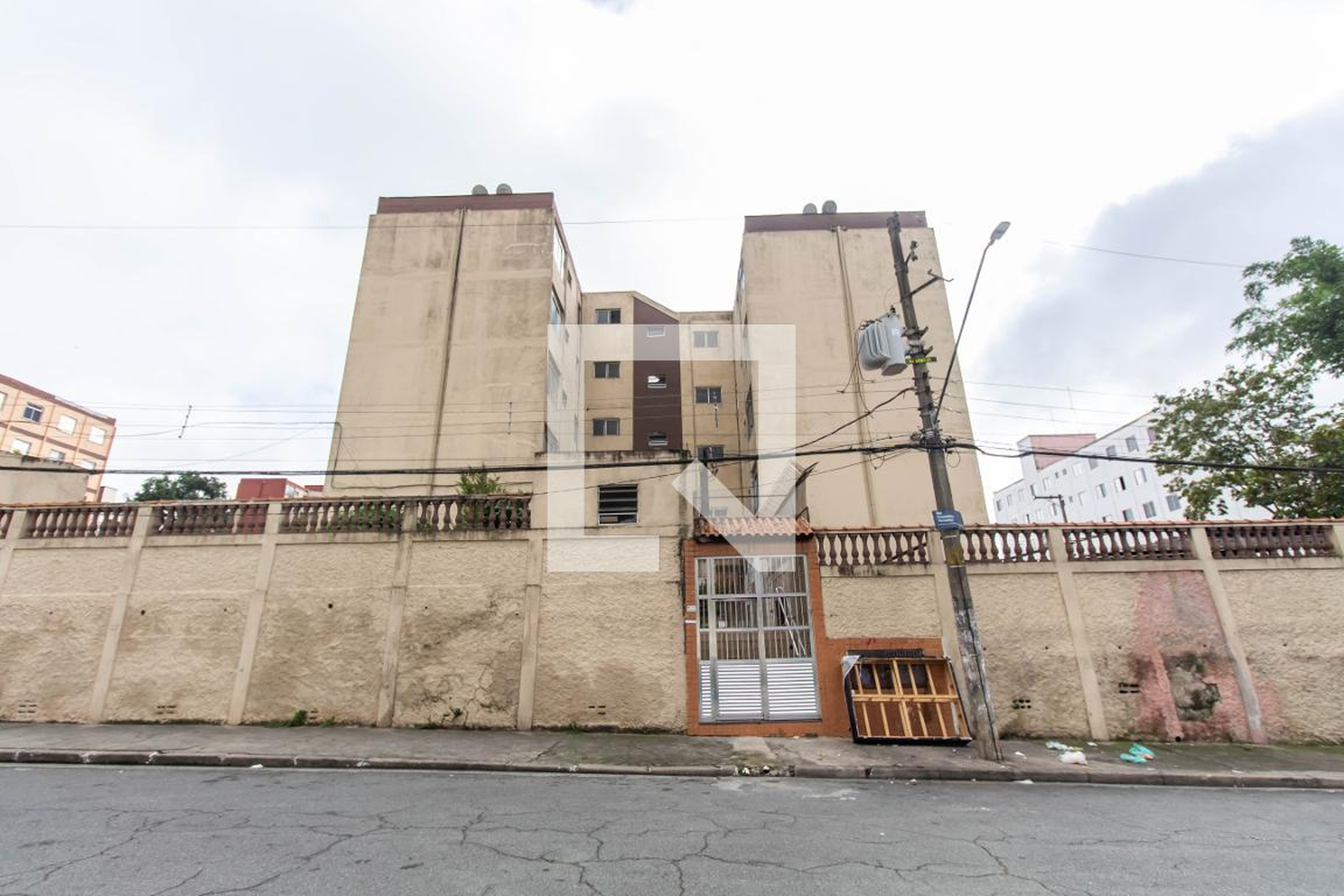 Fachada Condomínio em Rua Constantino Fernandes, 114