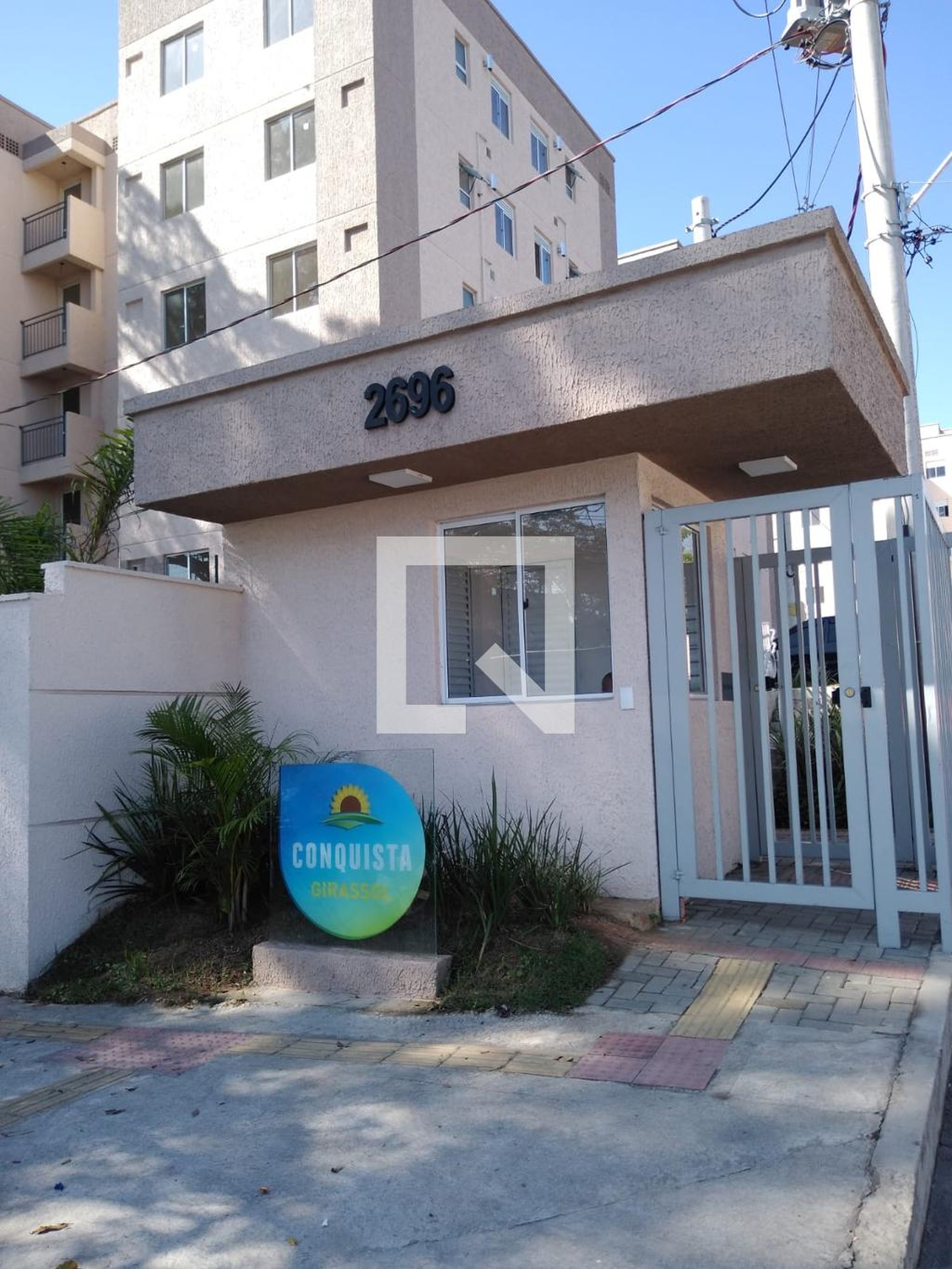 Fachada do Condomínio Condomínio em Estrada do Mendanha, 2