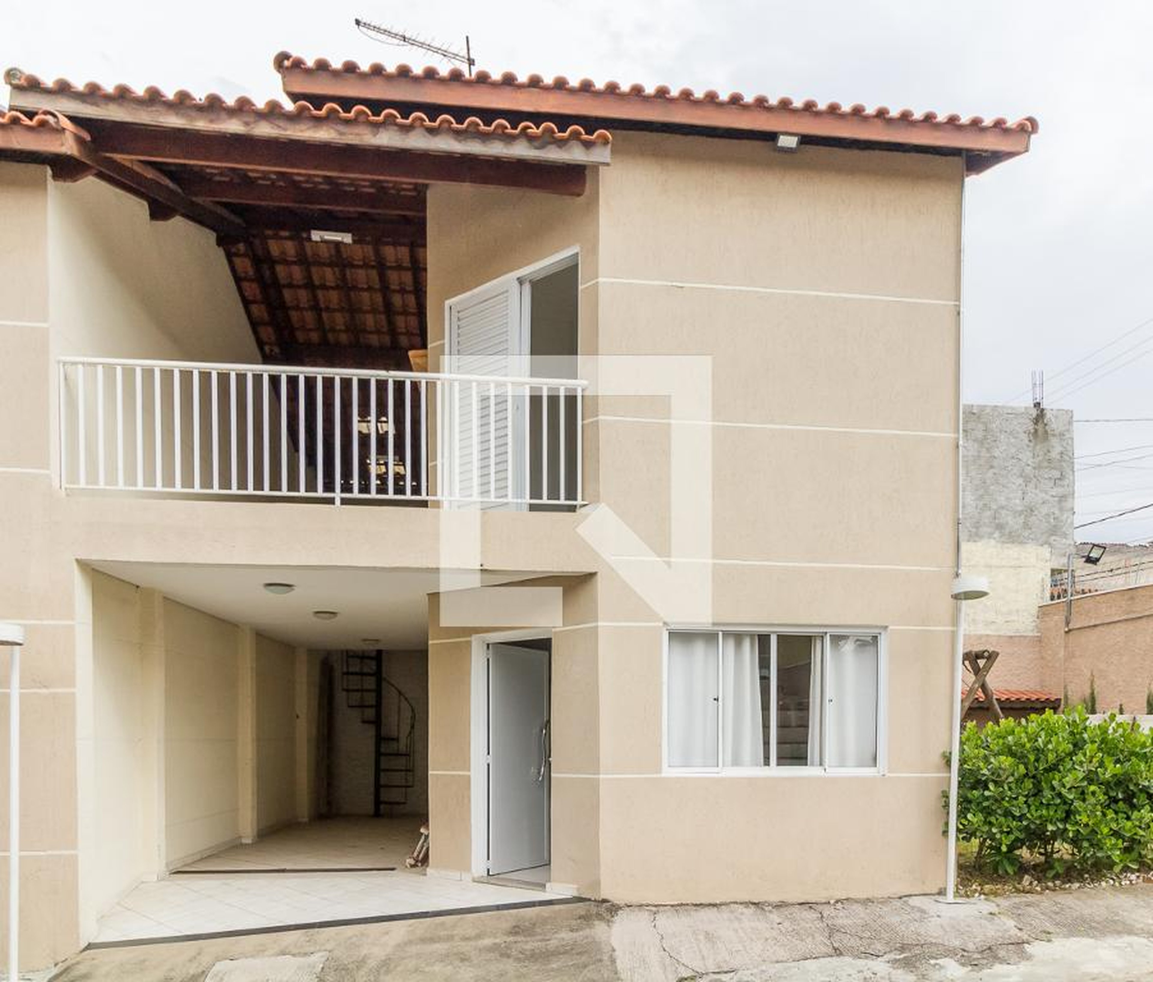 Fachada Condomínio em Rua Eduardo dos Santos, 110