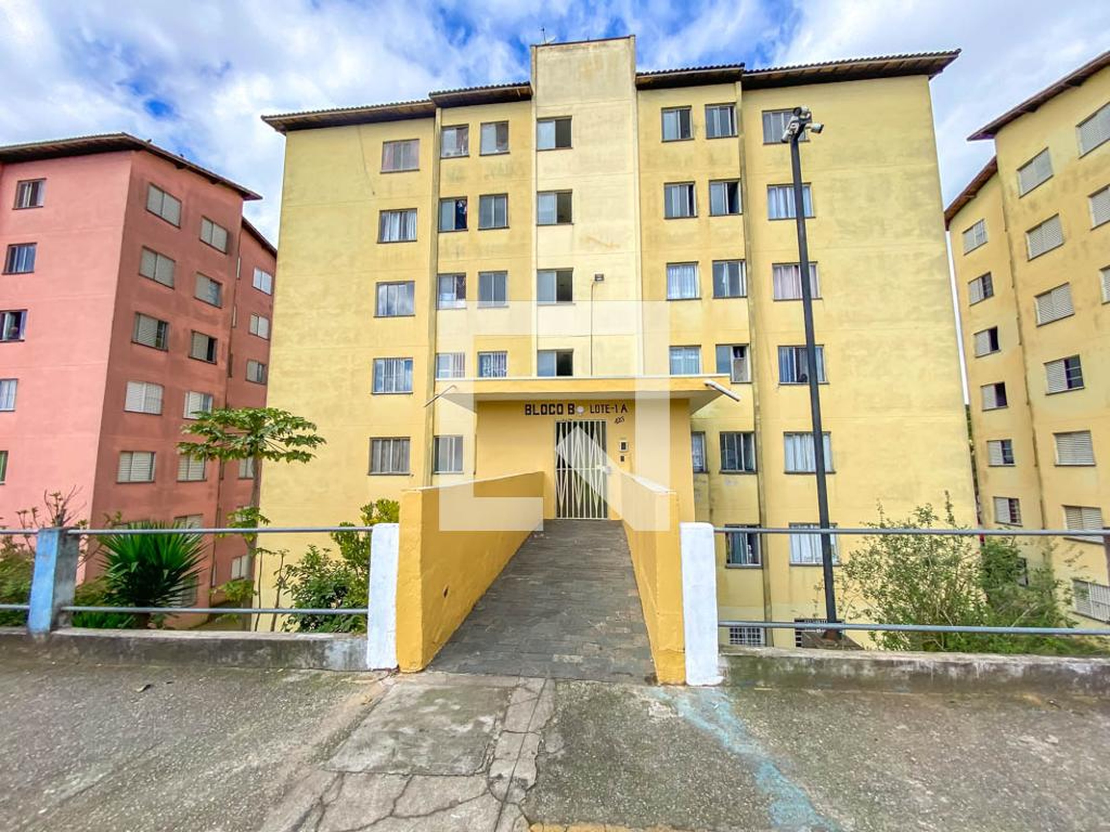 Fachada Condomínio em Rua José Dias Donadelli, 423