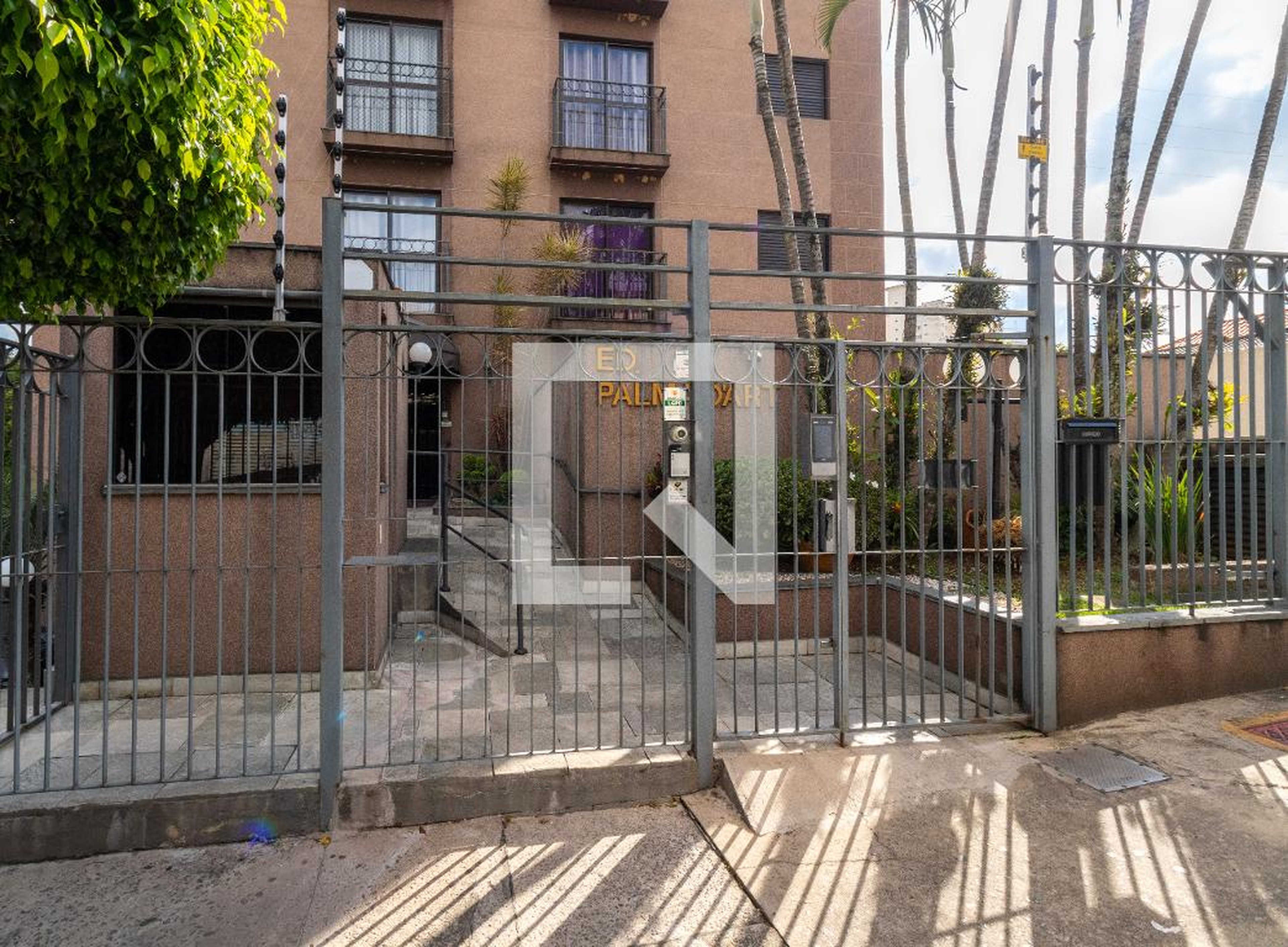 Fachada do Condomínio Condomínio Conedifício Palma D Art