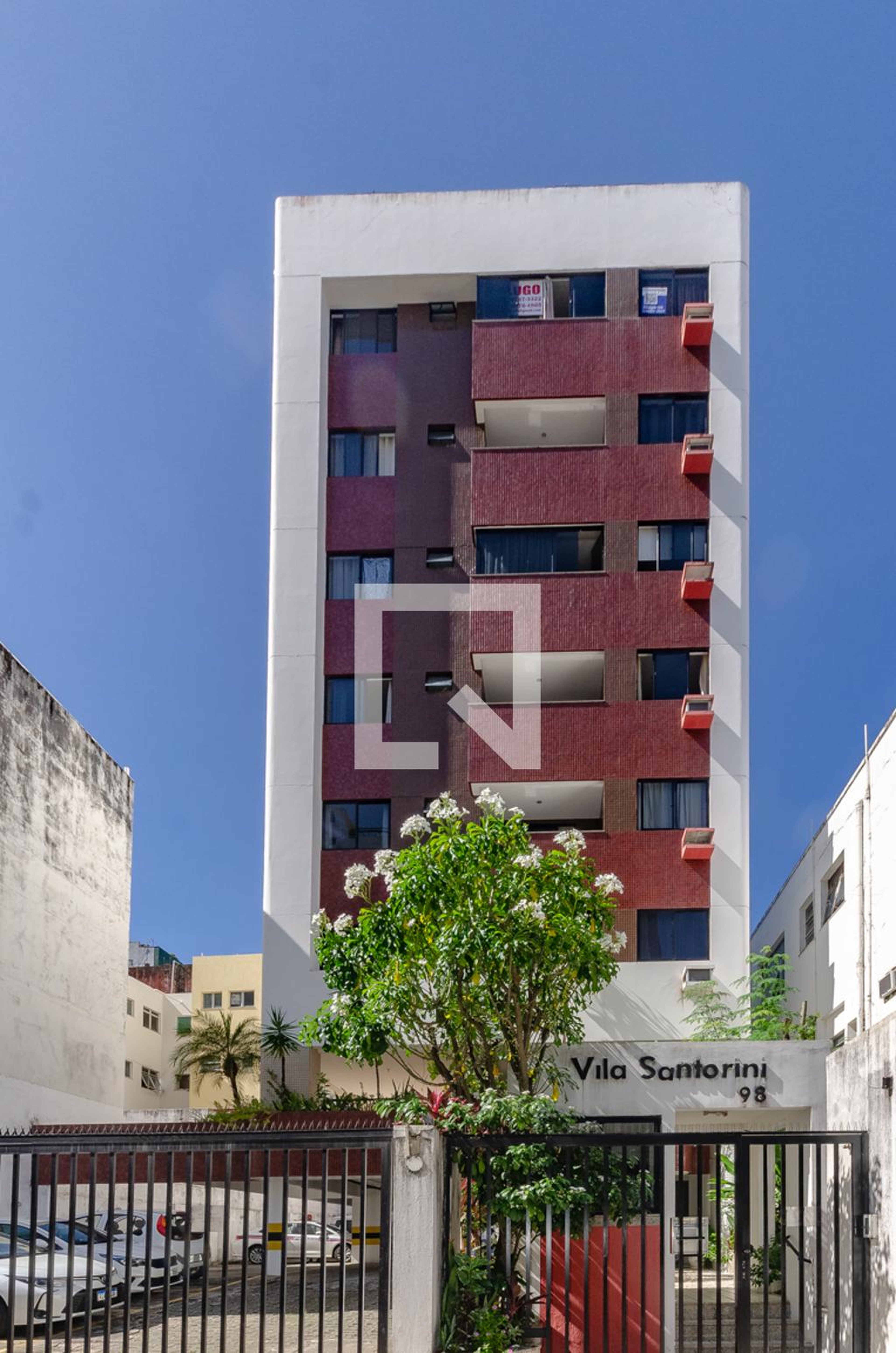 Fachada Condomínio em Rua Ari Barroso, 98