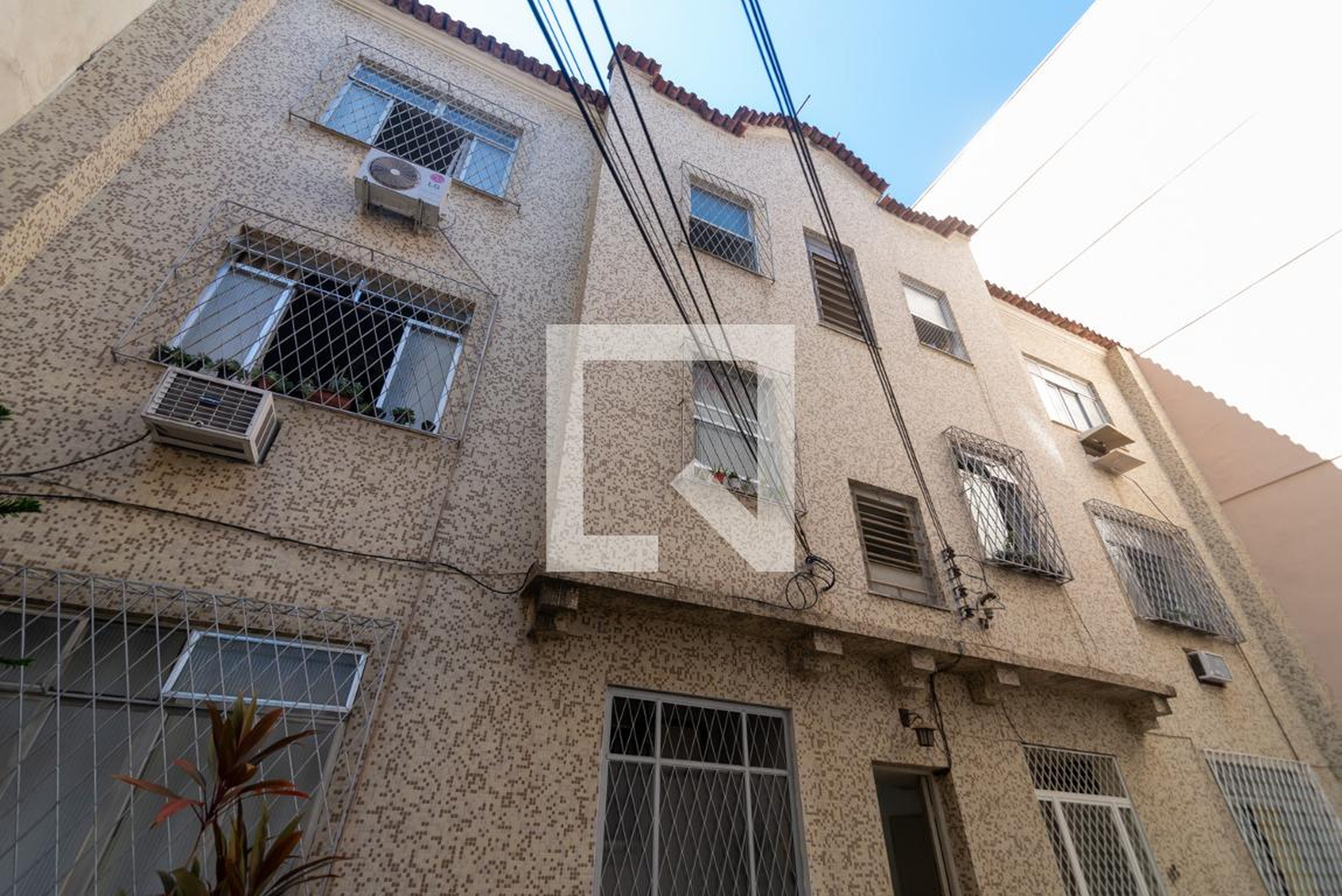 Fachada Condomínio em Rua Rêgo Lopes, 27