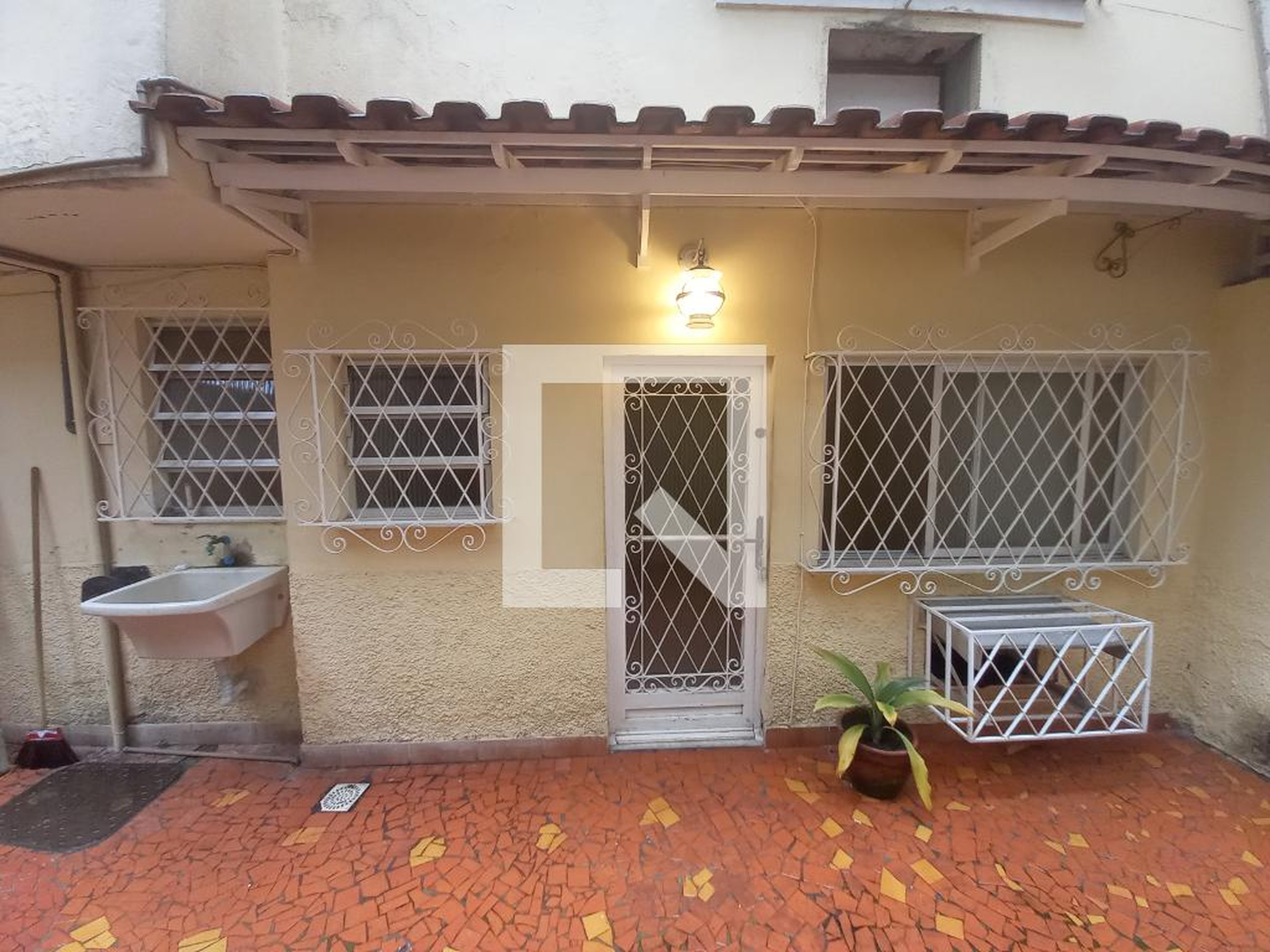 Fachada Condomínio em Rua Manuel Leitão, 39