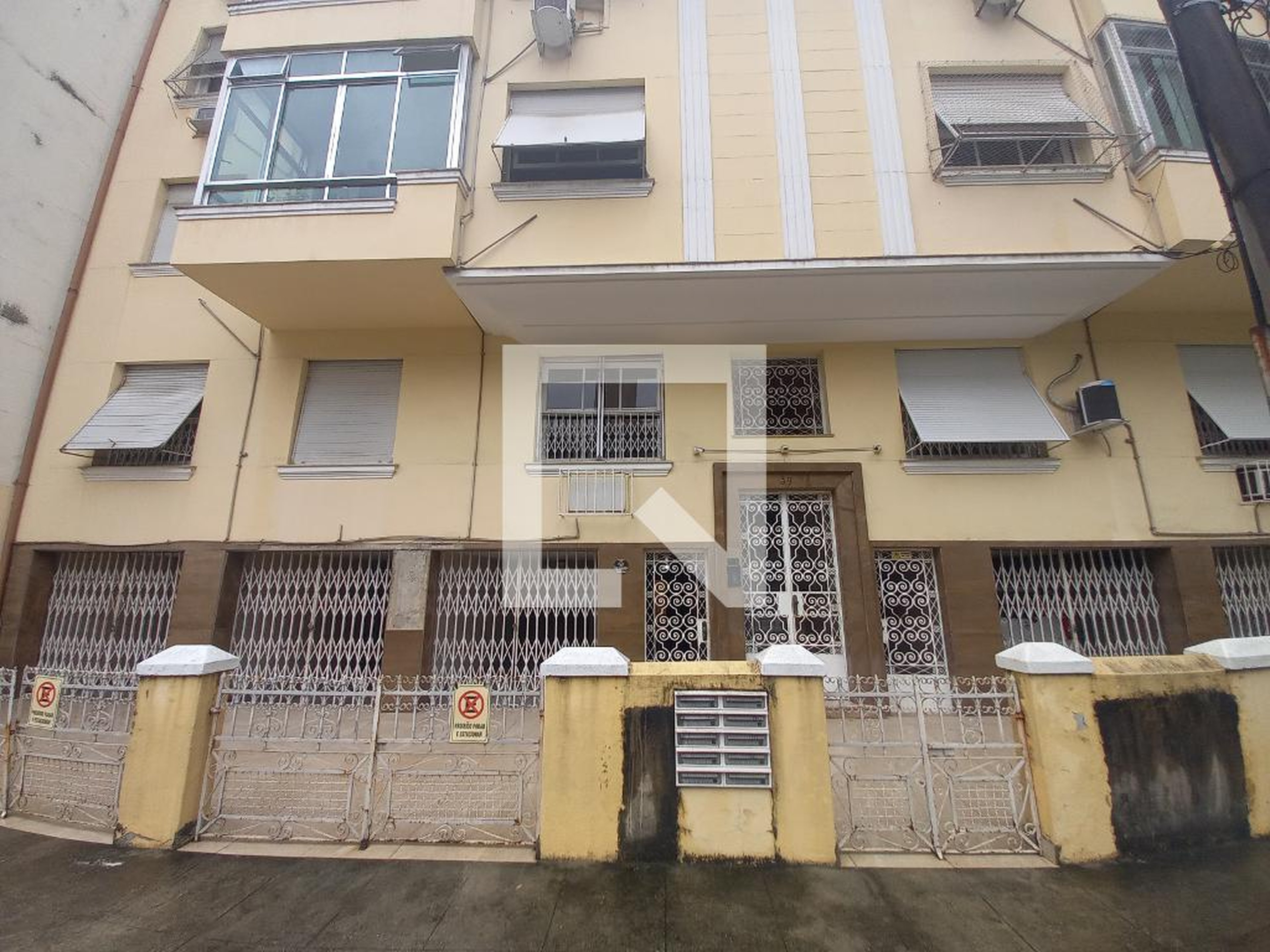 Fachada do Prédio Condomínio em Rua Manuel Leitão, 39