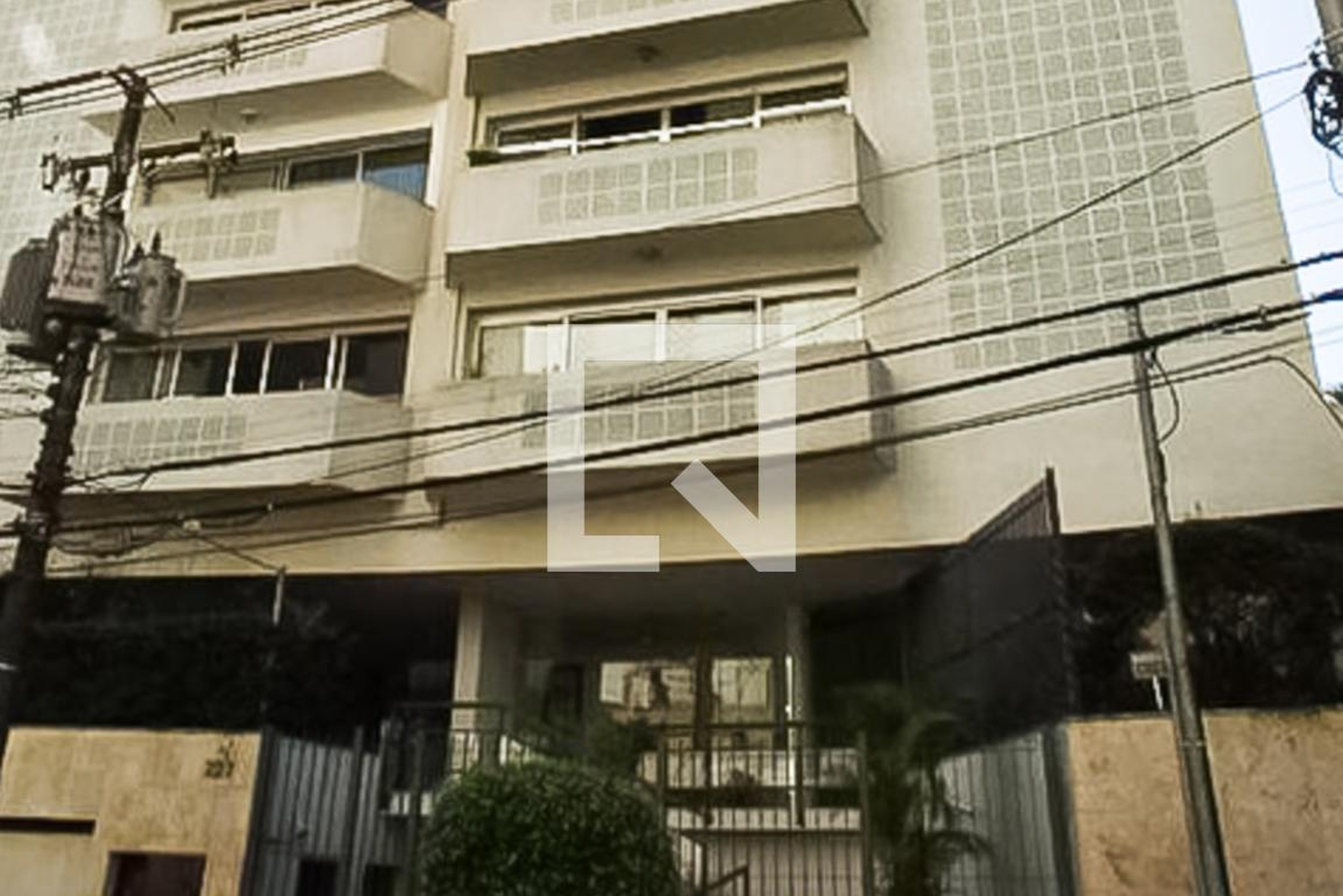 Fachada Condomínio em Rua Doutor Renato Paes de Barros, 32