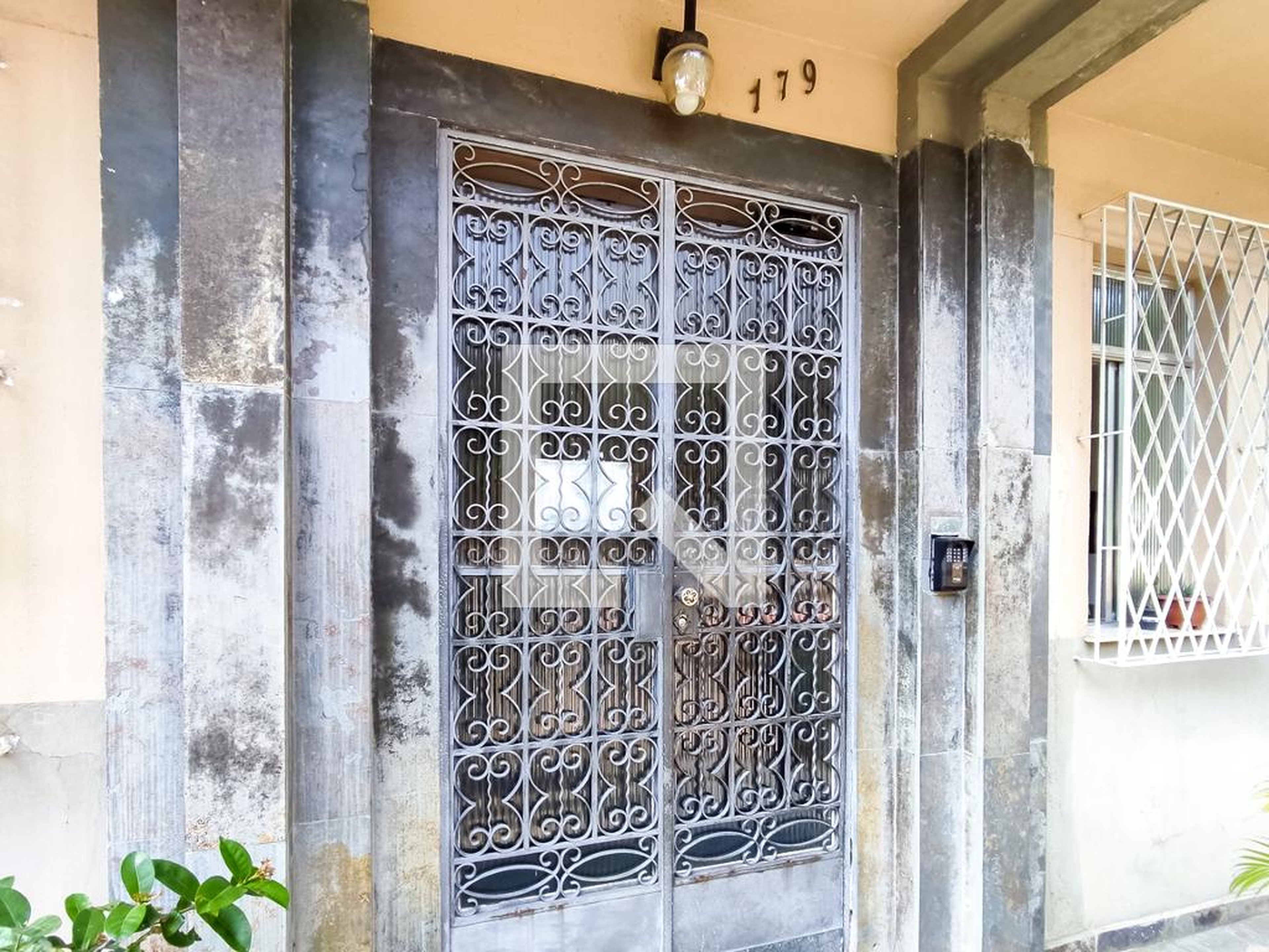 Fachada do Prédio Condomínio em Rua Sá Viana, 179