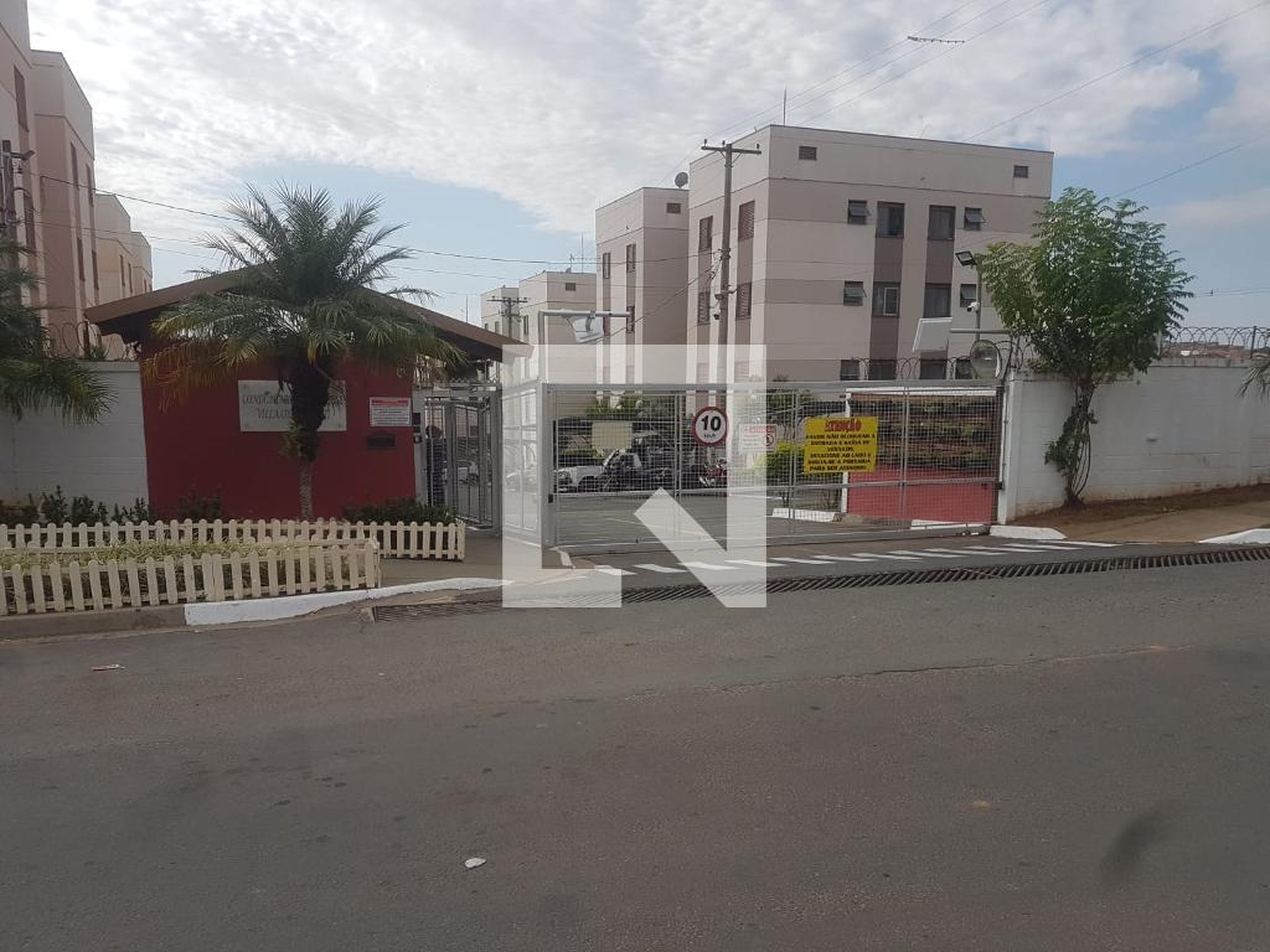 Fachada do Condomínio Condomínio Villa Colorado III