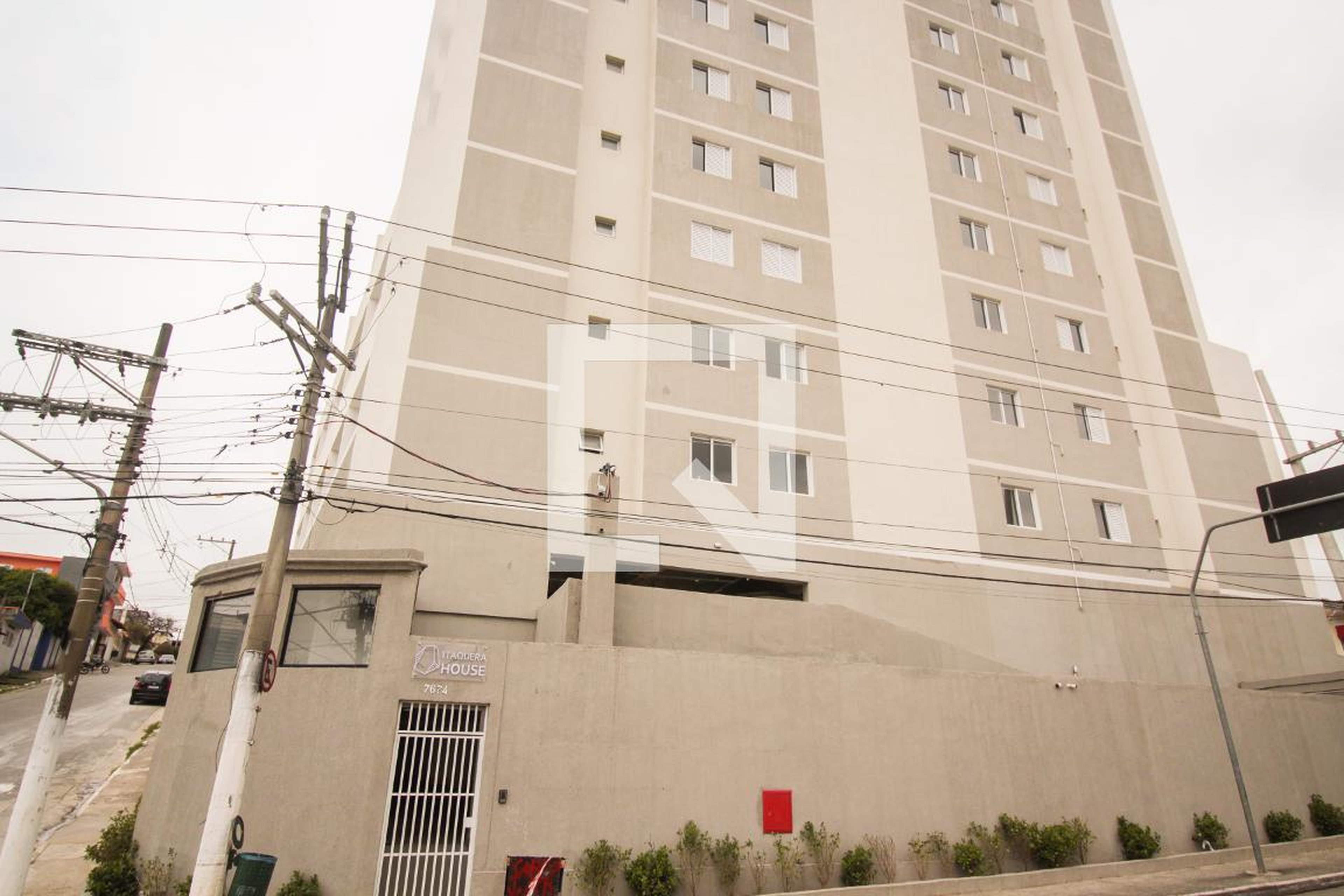 Fachada do Condomínio Condomínio Itaquera House