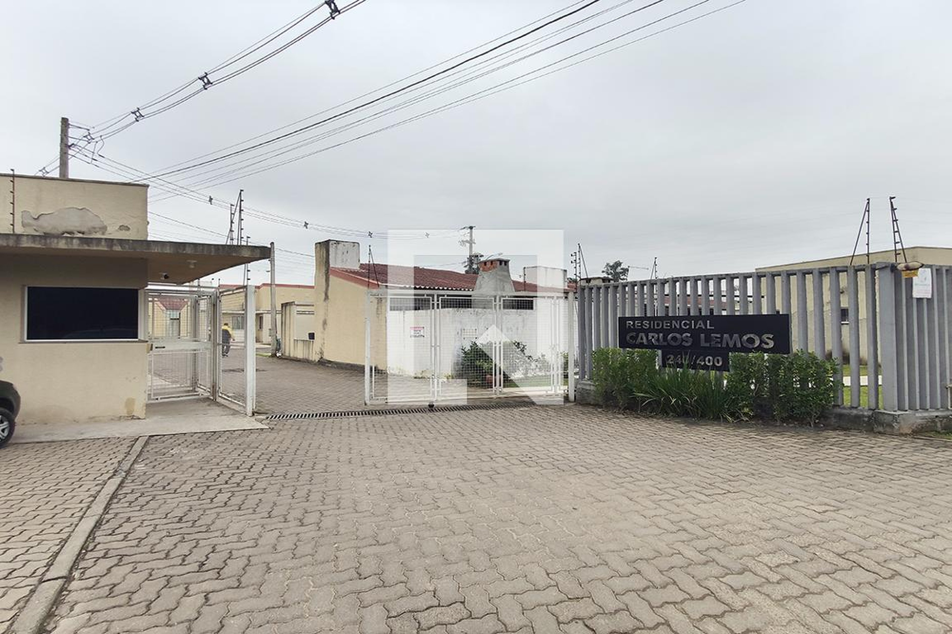 Fachada do Condomínio Condomínio em Rua Tenente Carlos Lemos Bastos, 240