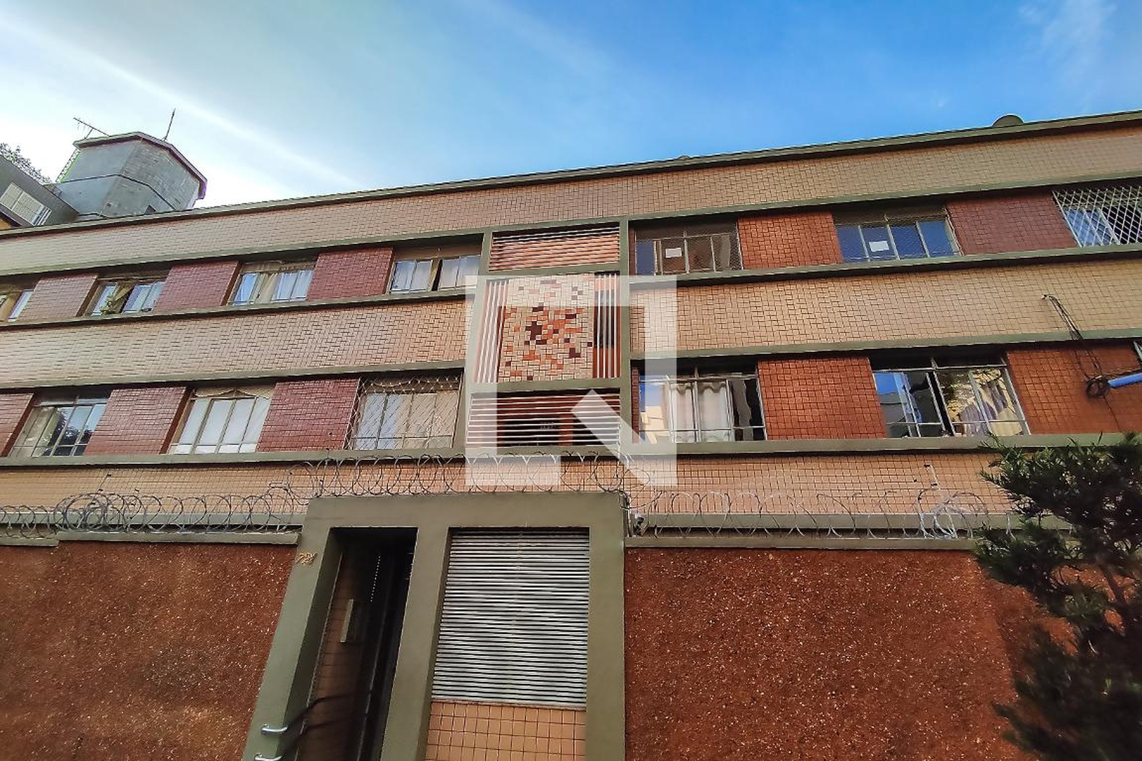 Fachada Condomínio em Rua Henrique Passini, 727