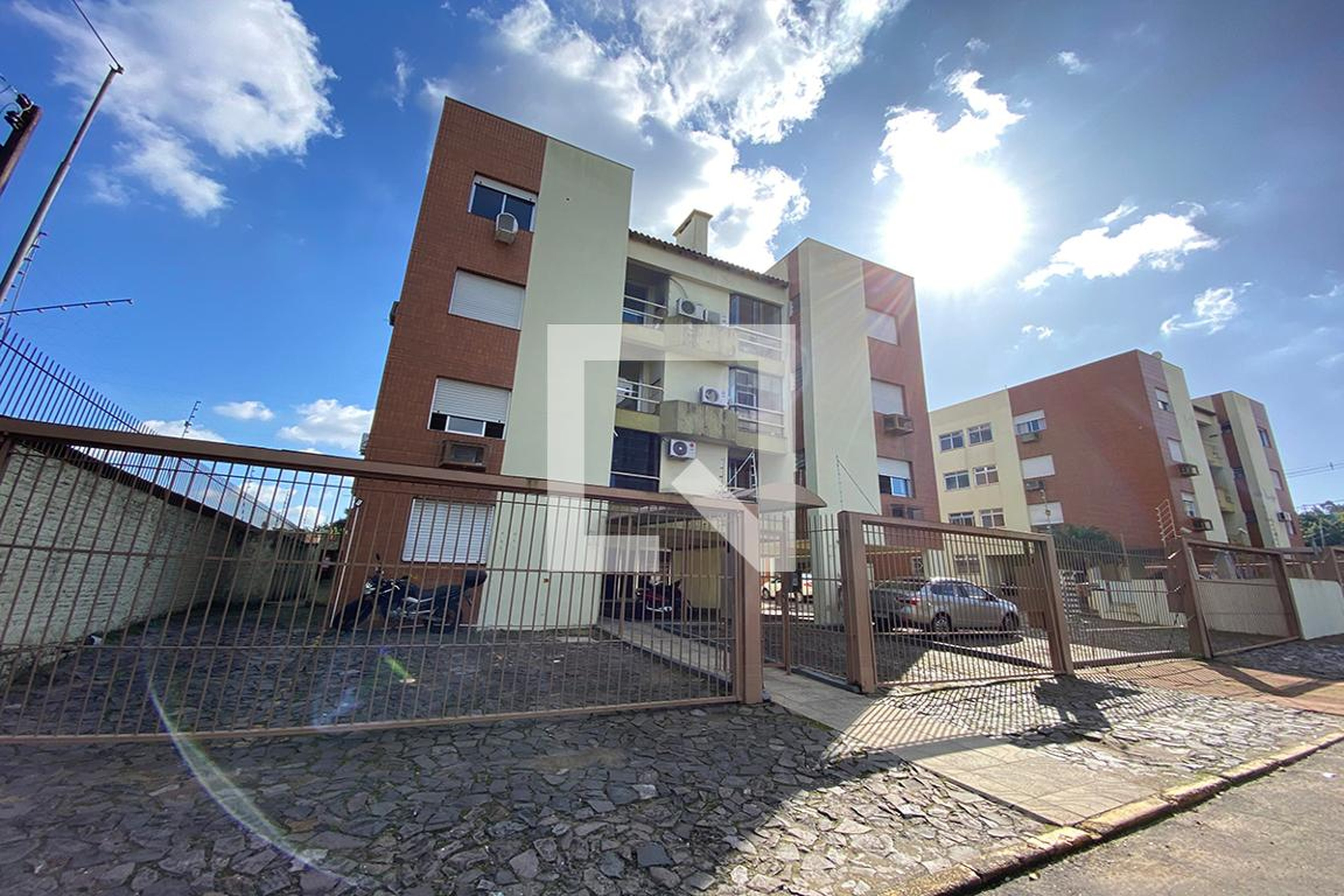 Fachada do Condomínio Condomínio em Rua Carlos Dienstbach, 225