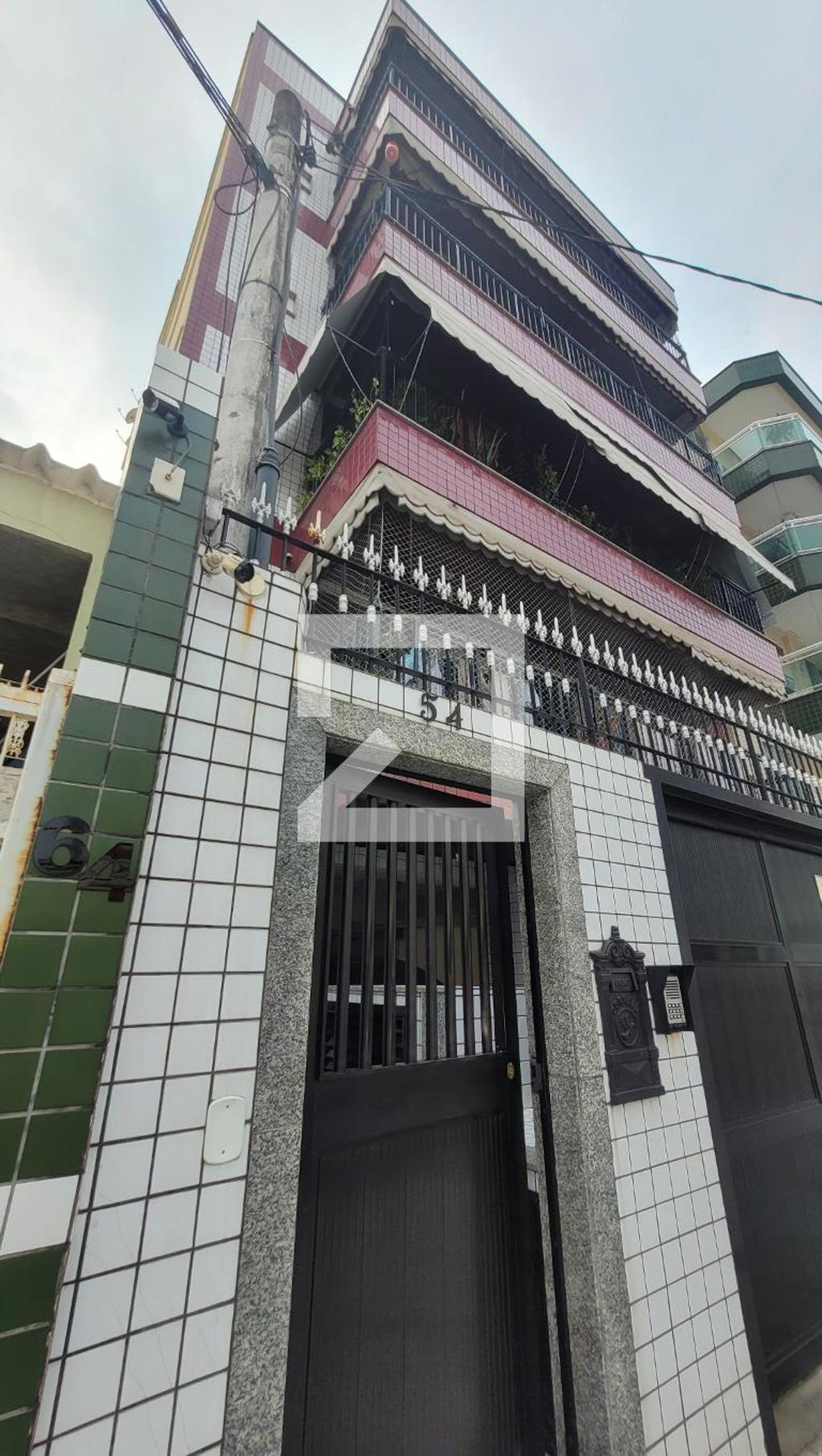 Fachada Condomínio em Rua Manuel de Oliveira, 54