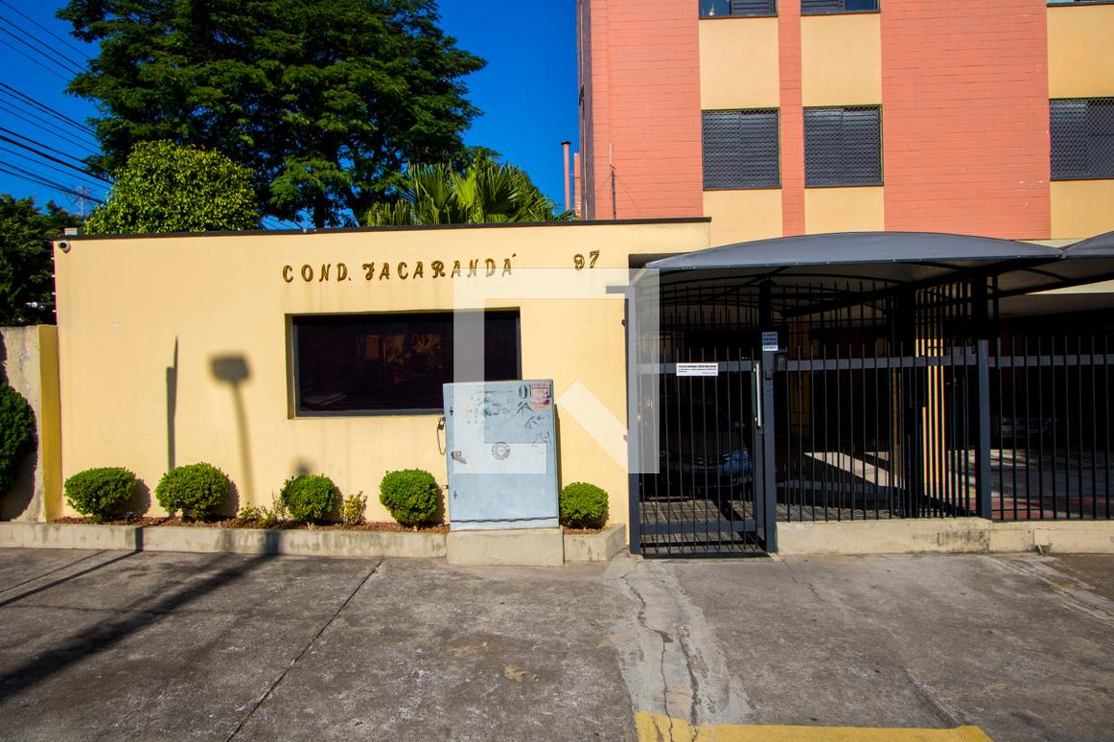 Fachada do Condomínio Condomínio em Rua Muritiba, 937