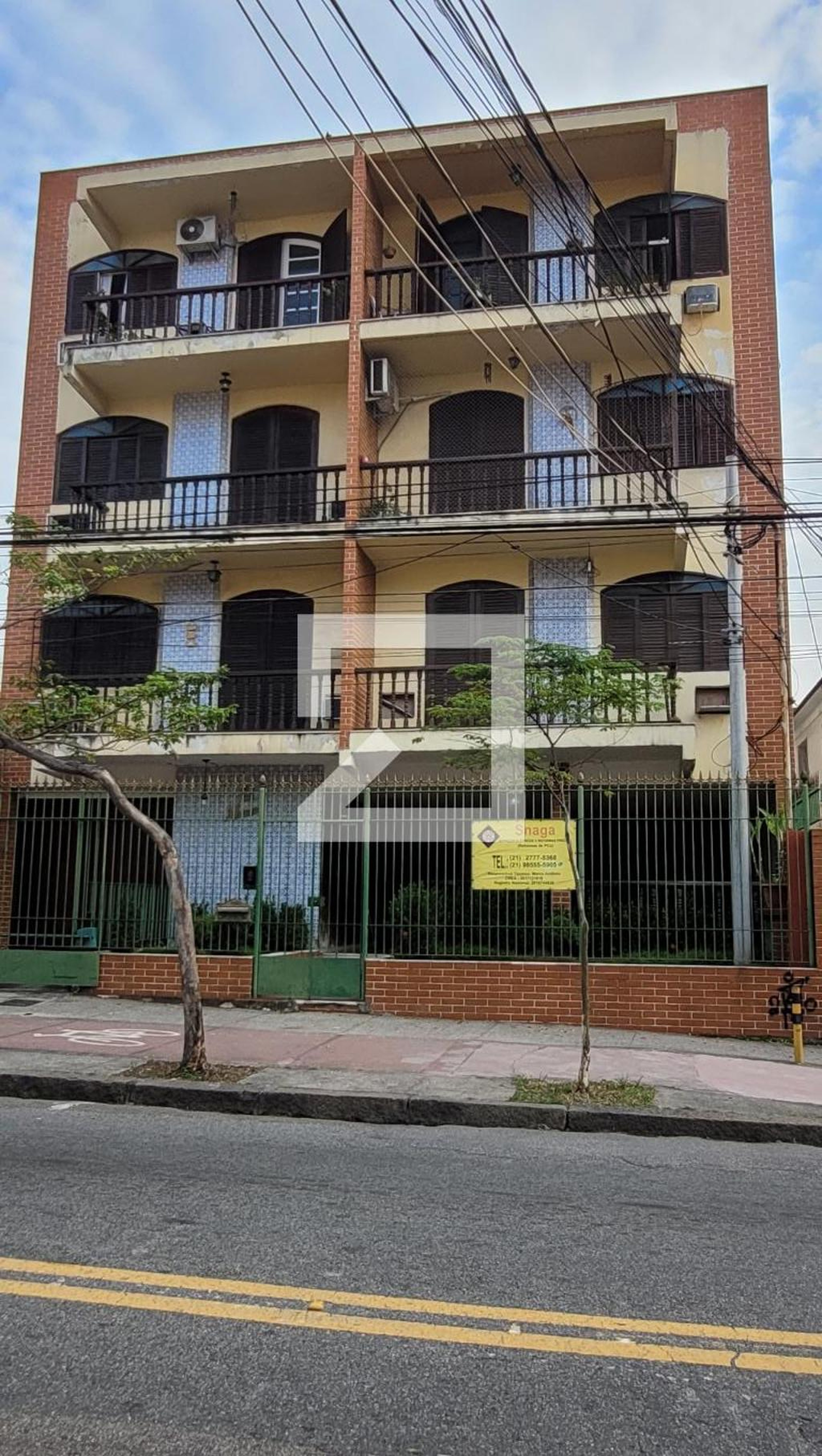 Fachada Condomínio em Rua Luiz Beltrão, 356