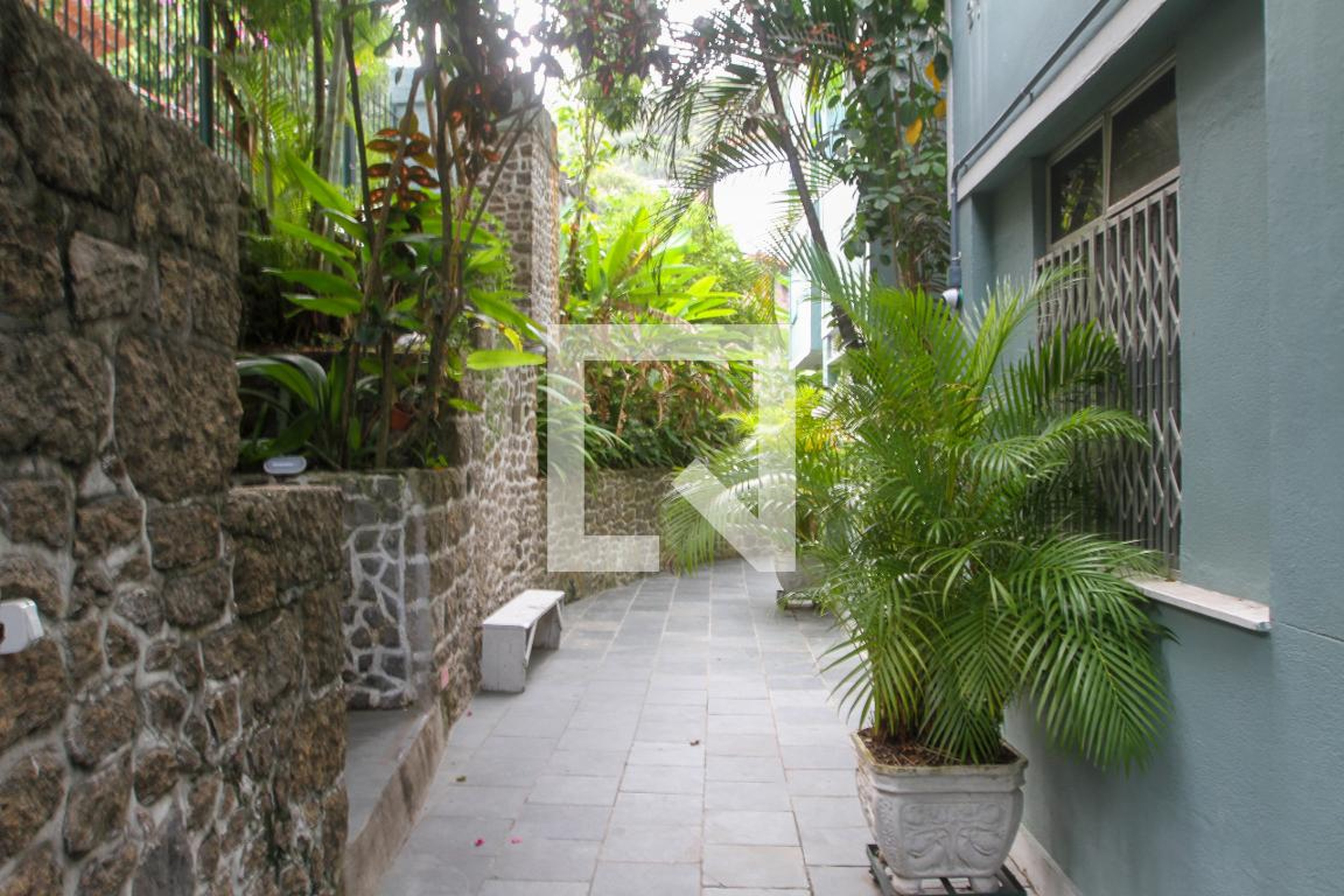 Entrada do Prédio - Edifício Saint Roman