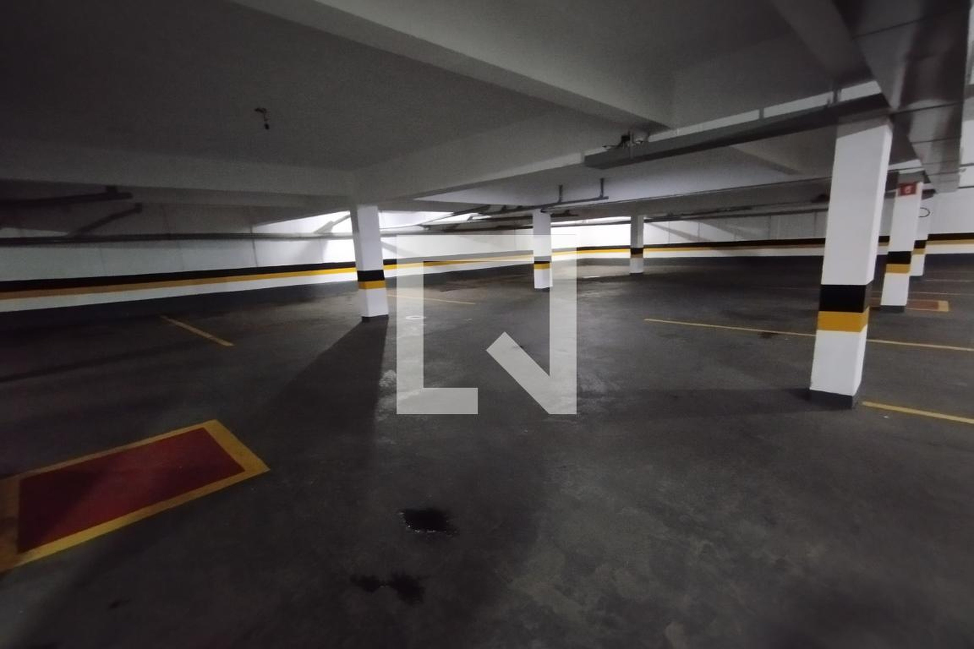 Estacionamento - Edifício Caiobá