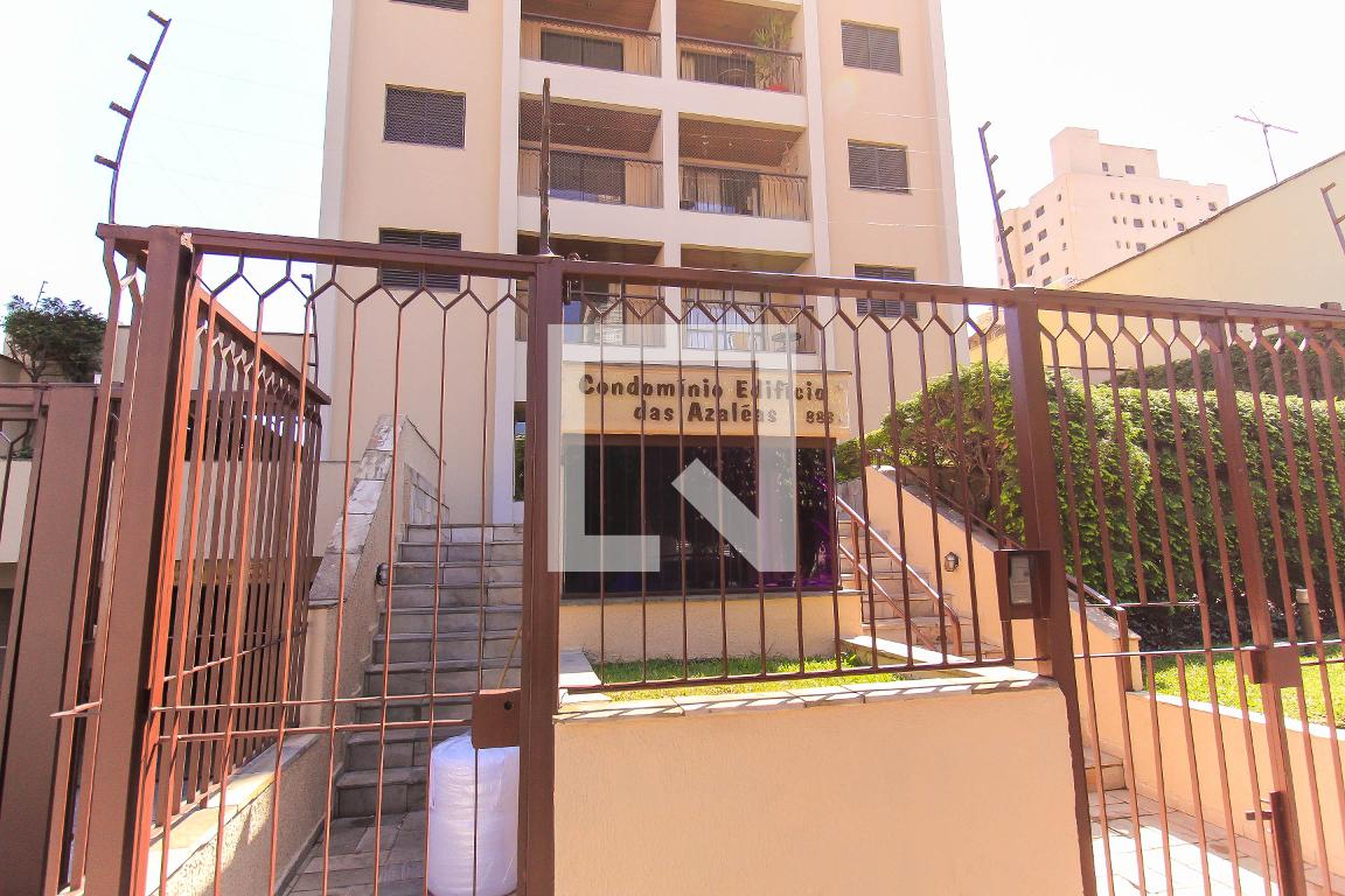 Fachada do Condomínio Condomínio Azaleias