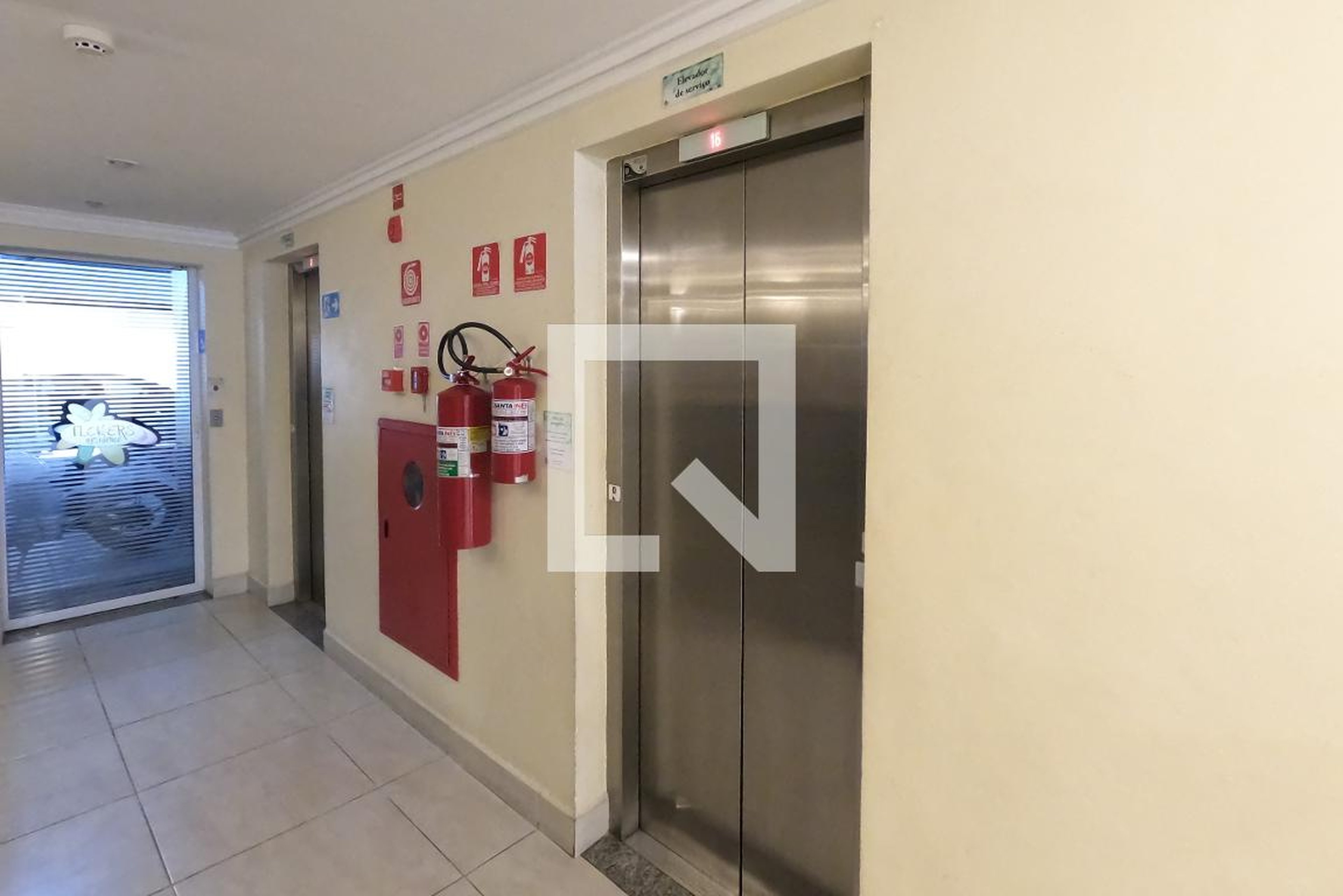 Hall social Condomínio em Avenida Otávio Braga de Mesquita, 61