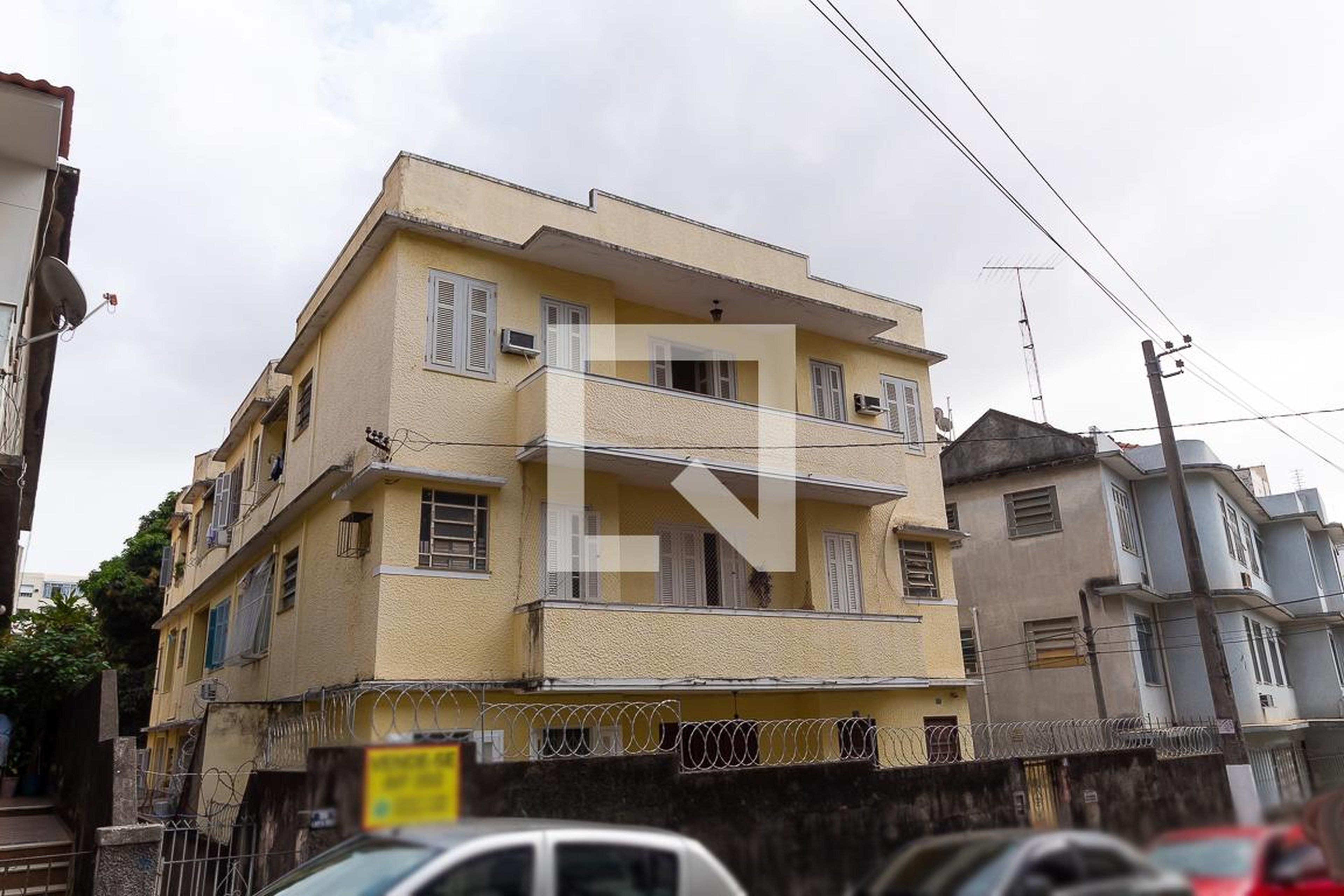 Fachada Condomínio em Rua Monte Alegre, 46