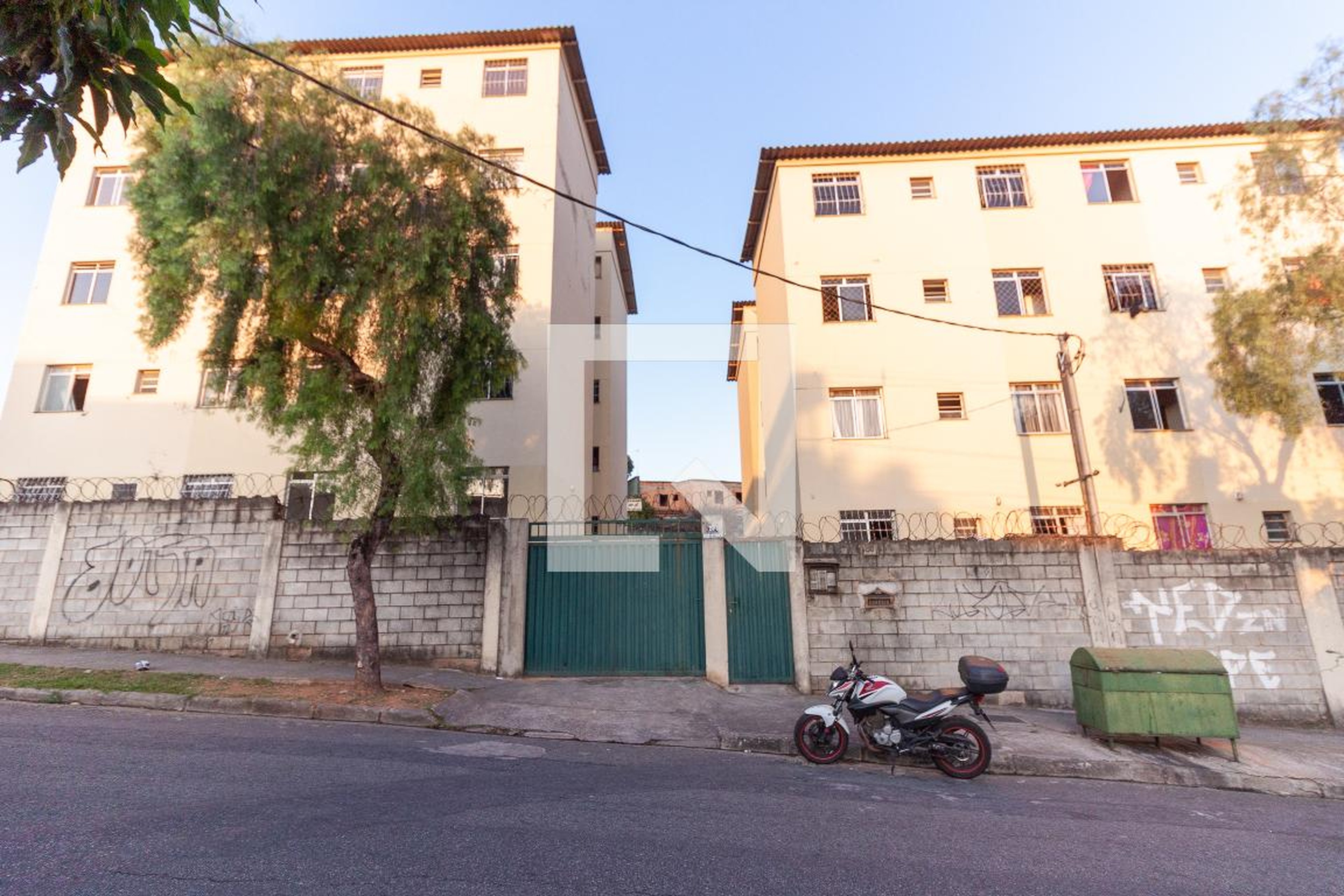 Fachada do Condomínio Residencial Alcobaça