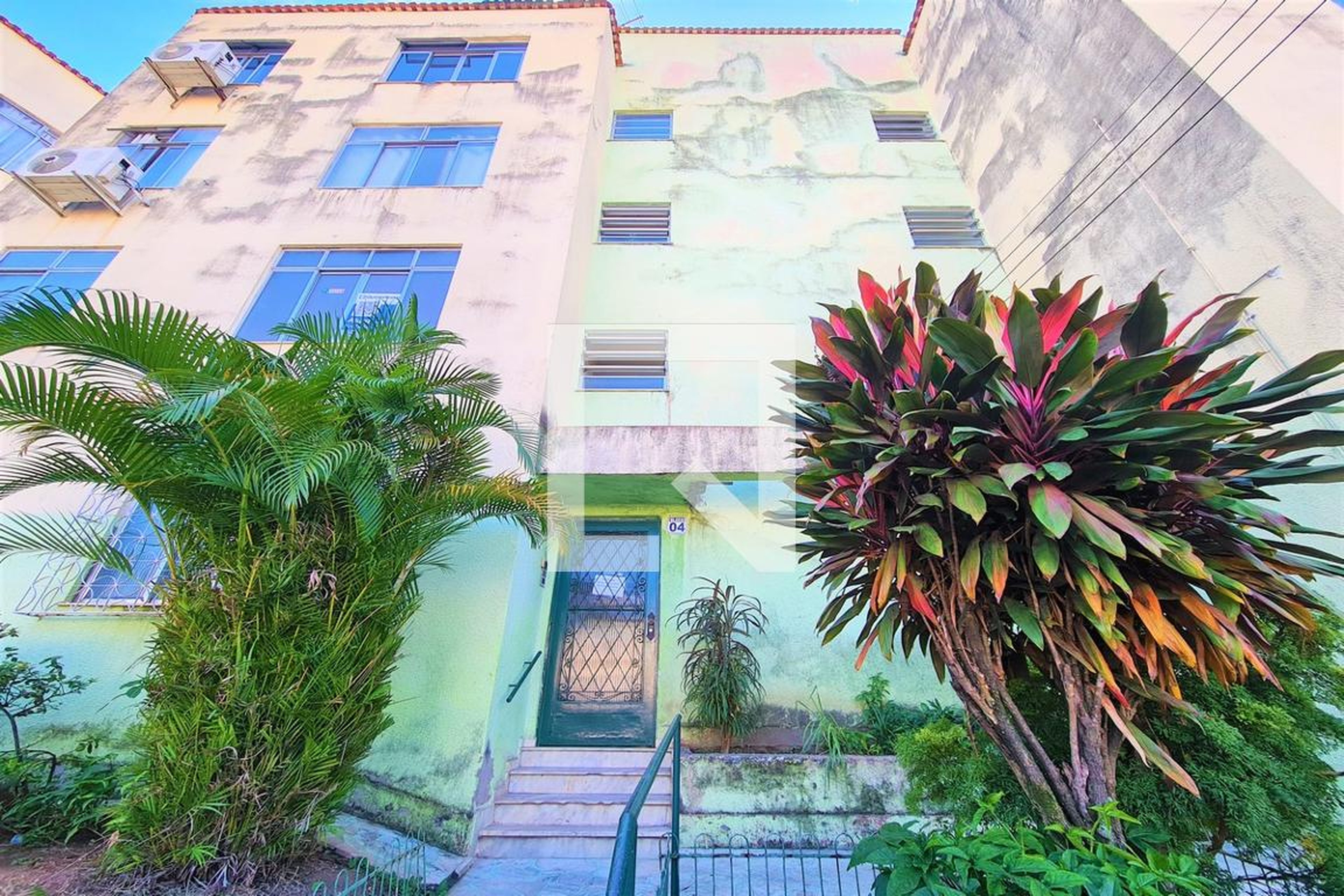 Fachada Condomínio em Rua de Lazer, 169