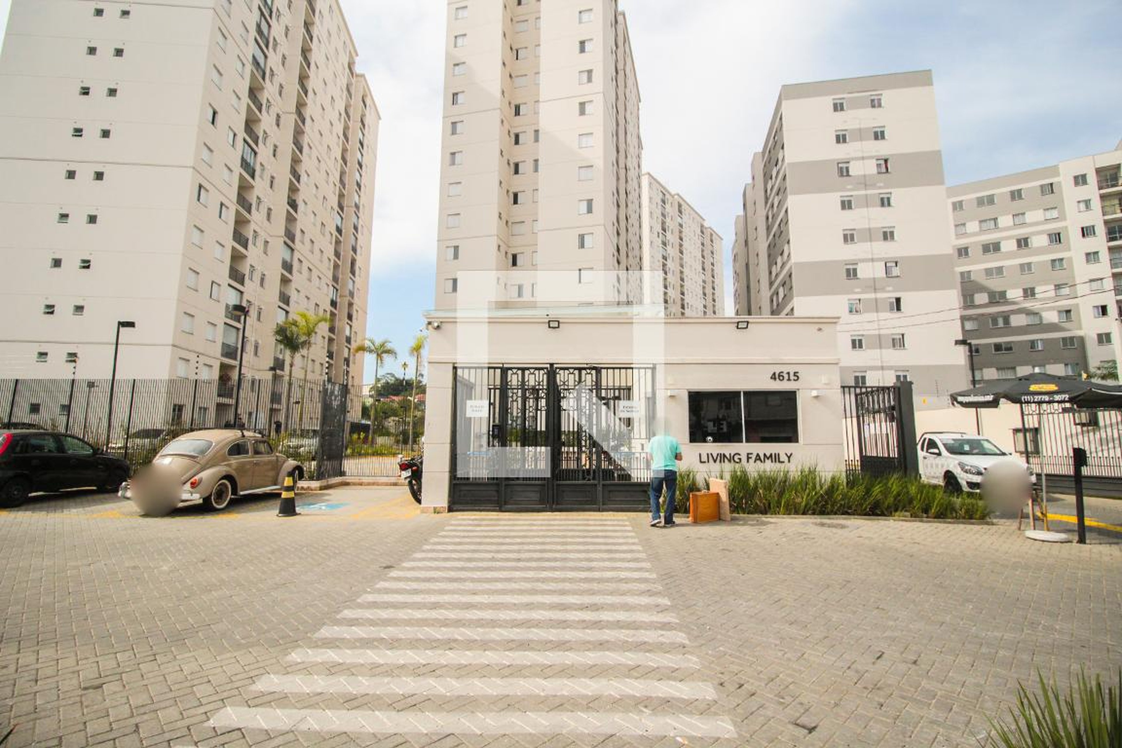 Fachada do Condomínio Condomínio em Avenida Pires do Rio, 4616