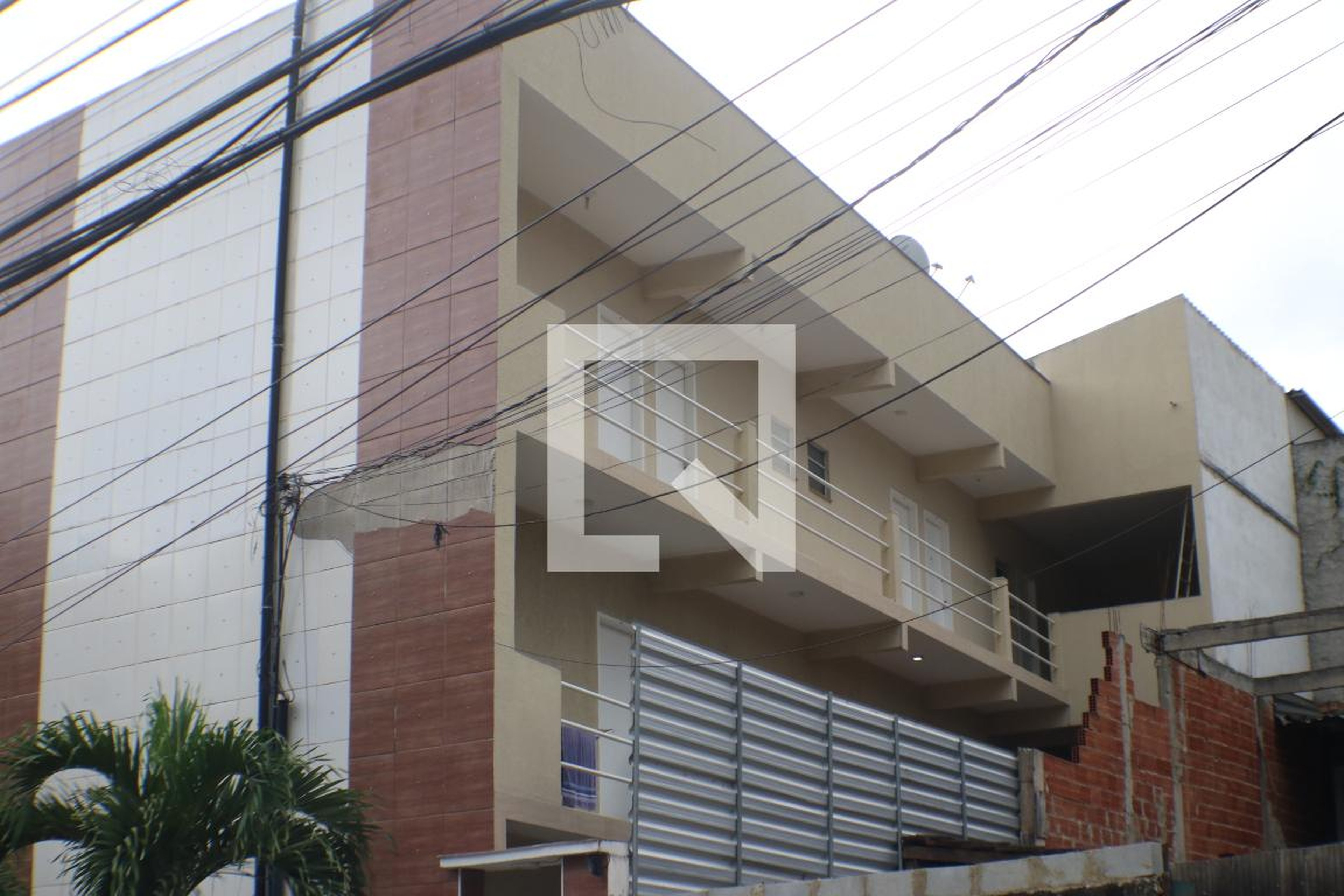 Fachada Condomínio em Rua Camatiá, 153