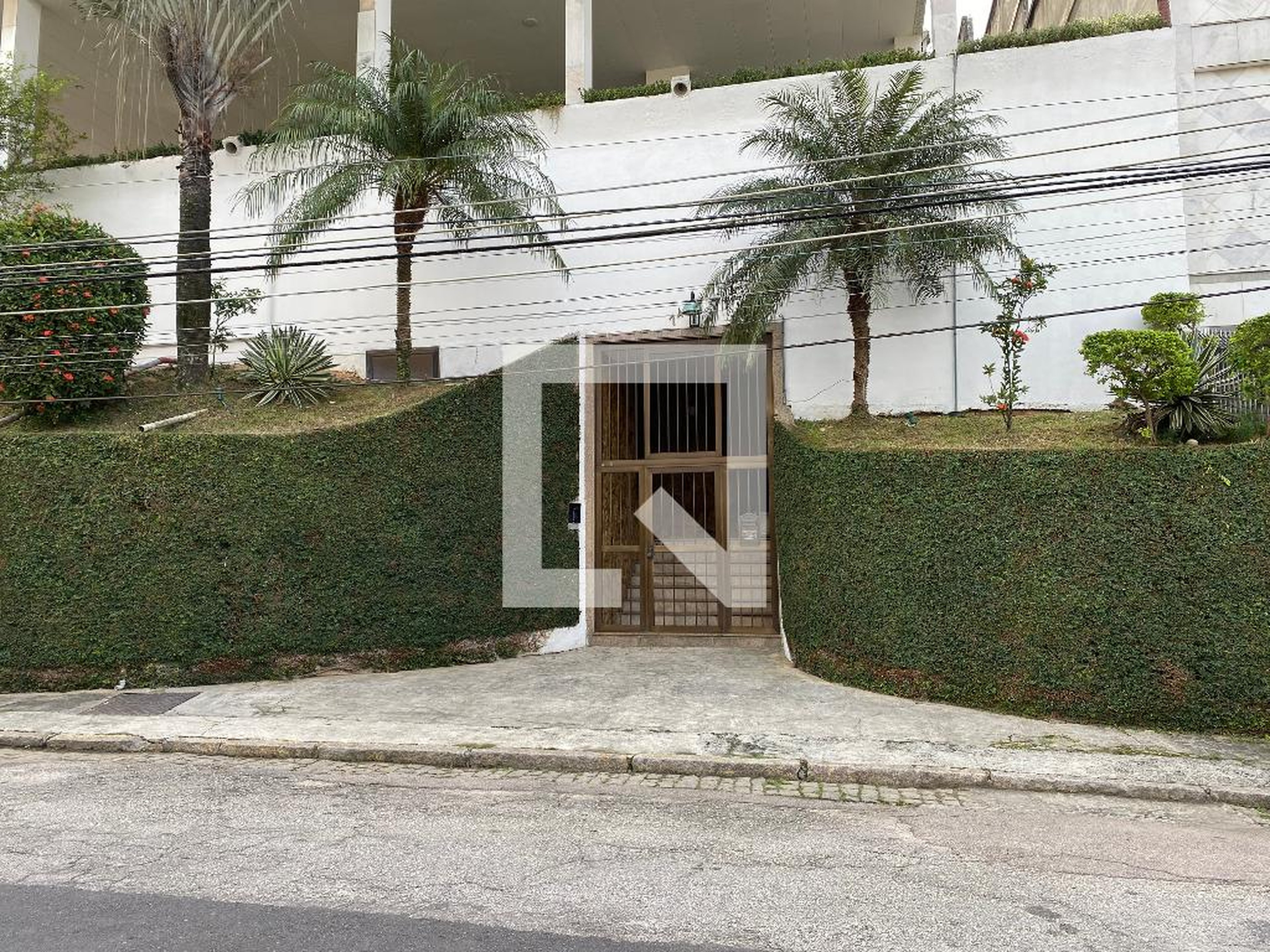 Fachada do Prédio Condomínio em Rua Professor Veríssimo da Costa, 74