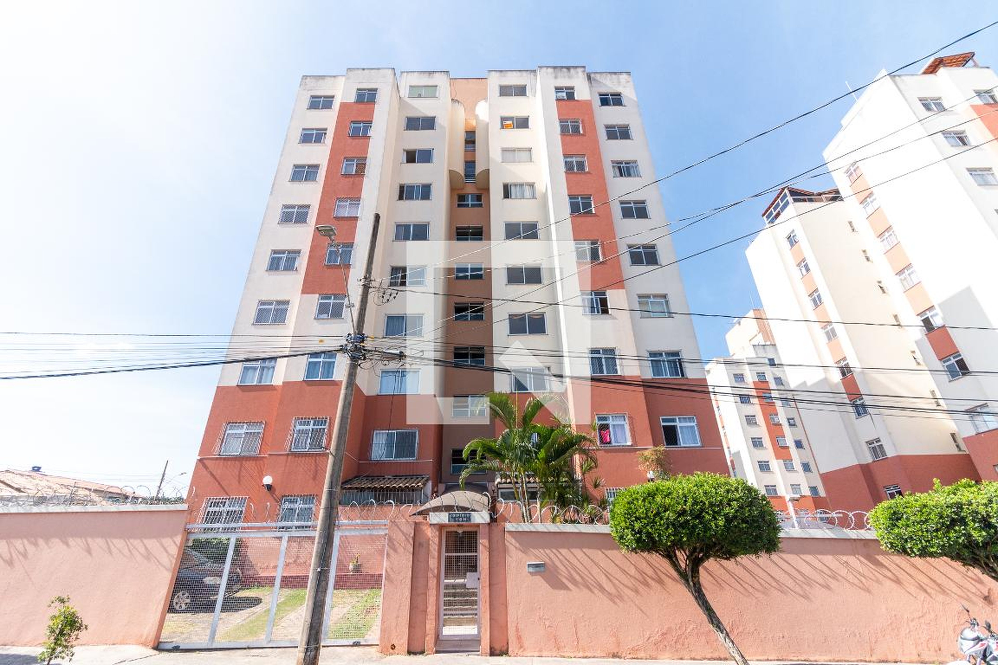 Fachada do Condomínio Edifício Lyon