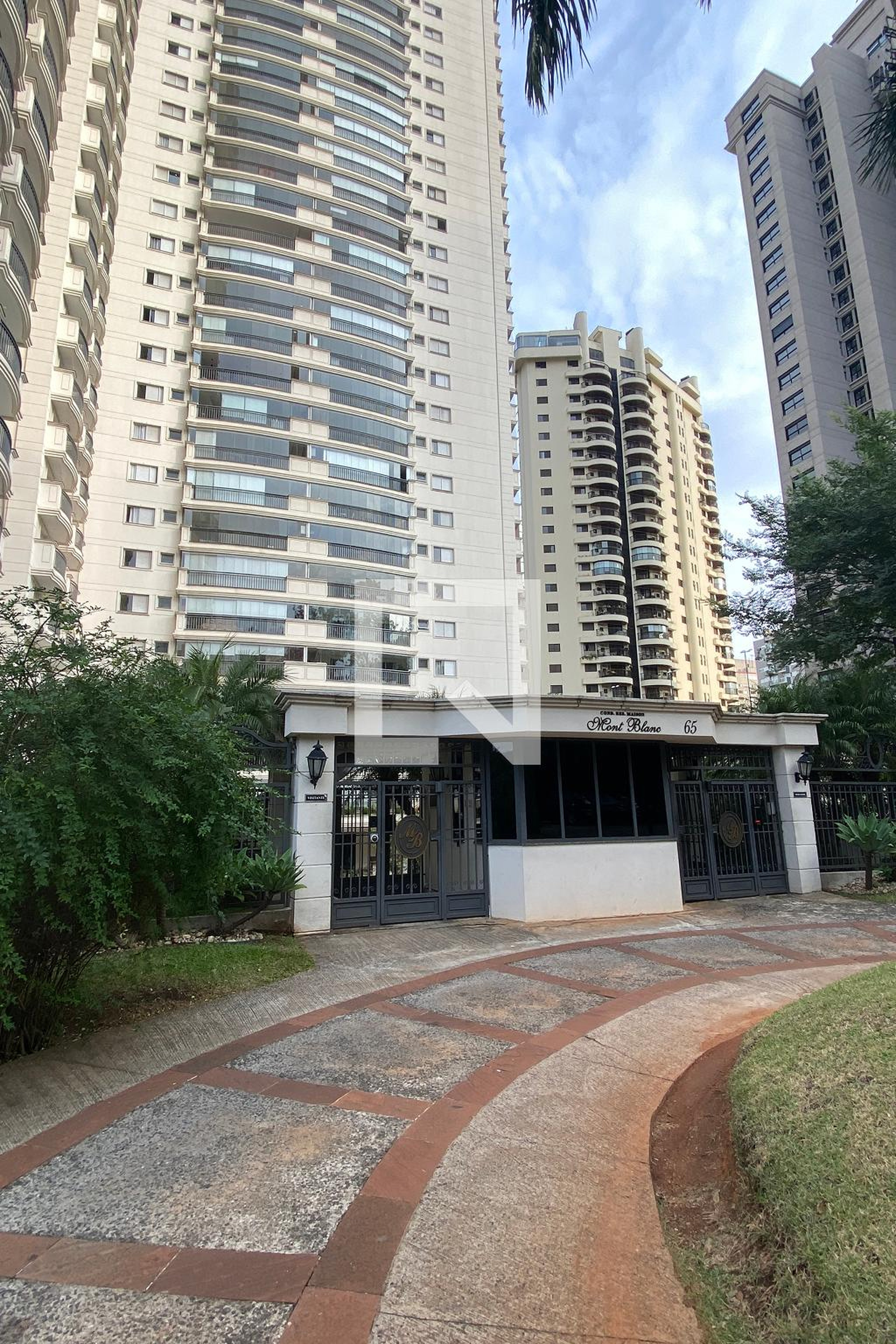 Fachada do Prédio Condomínio Mont Blanc
