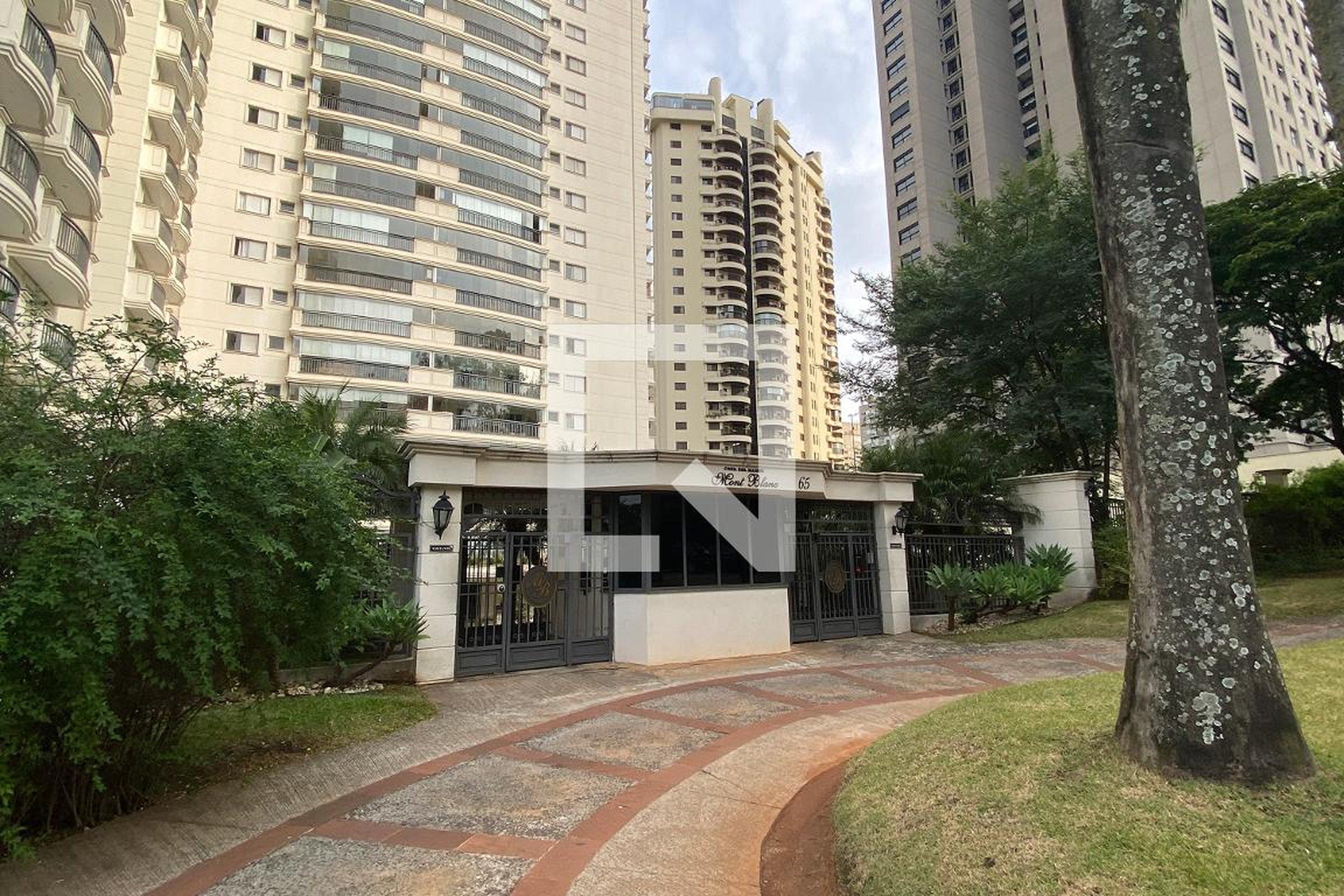 Fachada do Condomínio Condomínio Mont Blanc