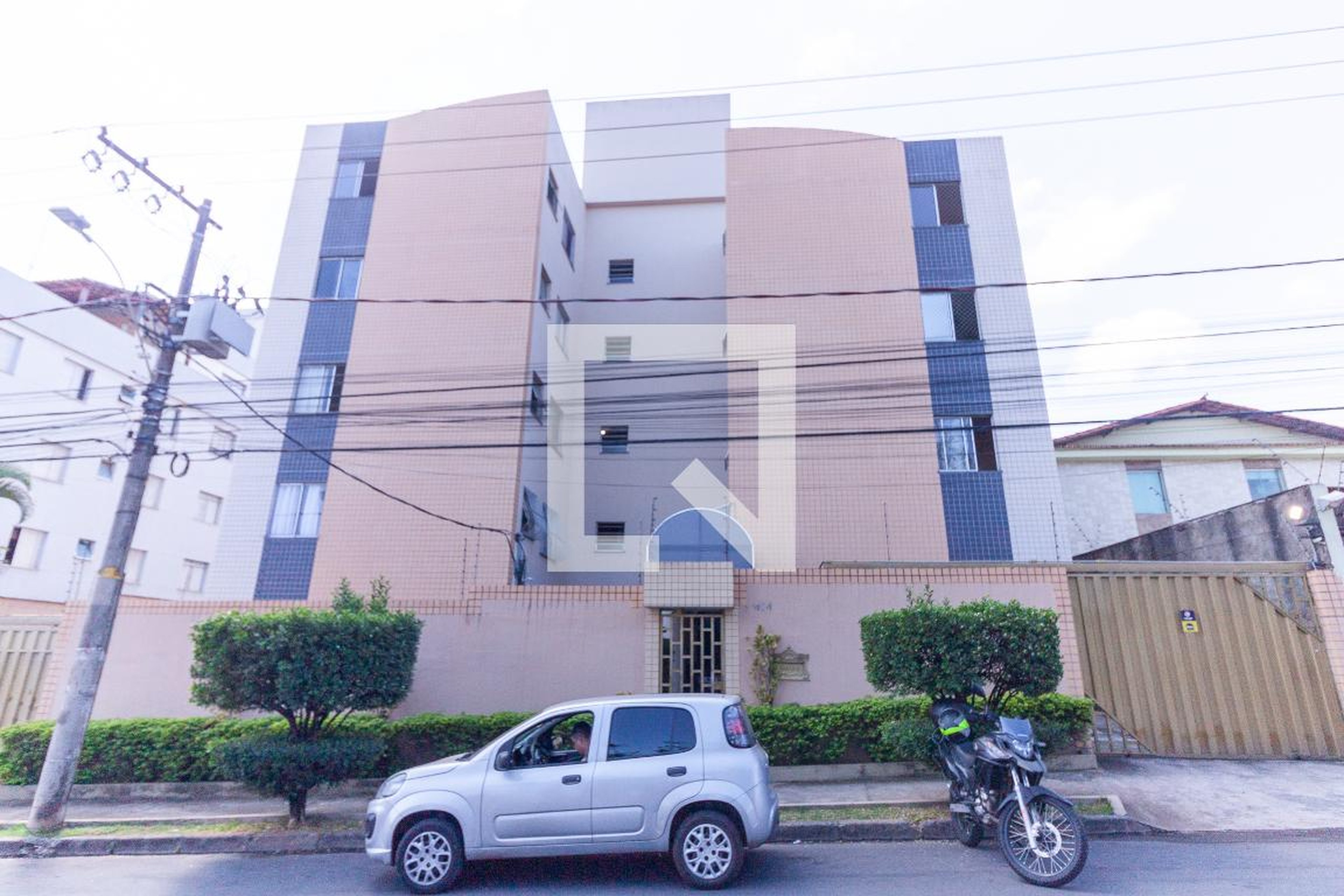 Fachada do Condomínio Edifício Residencial California